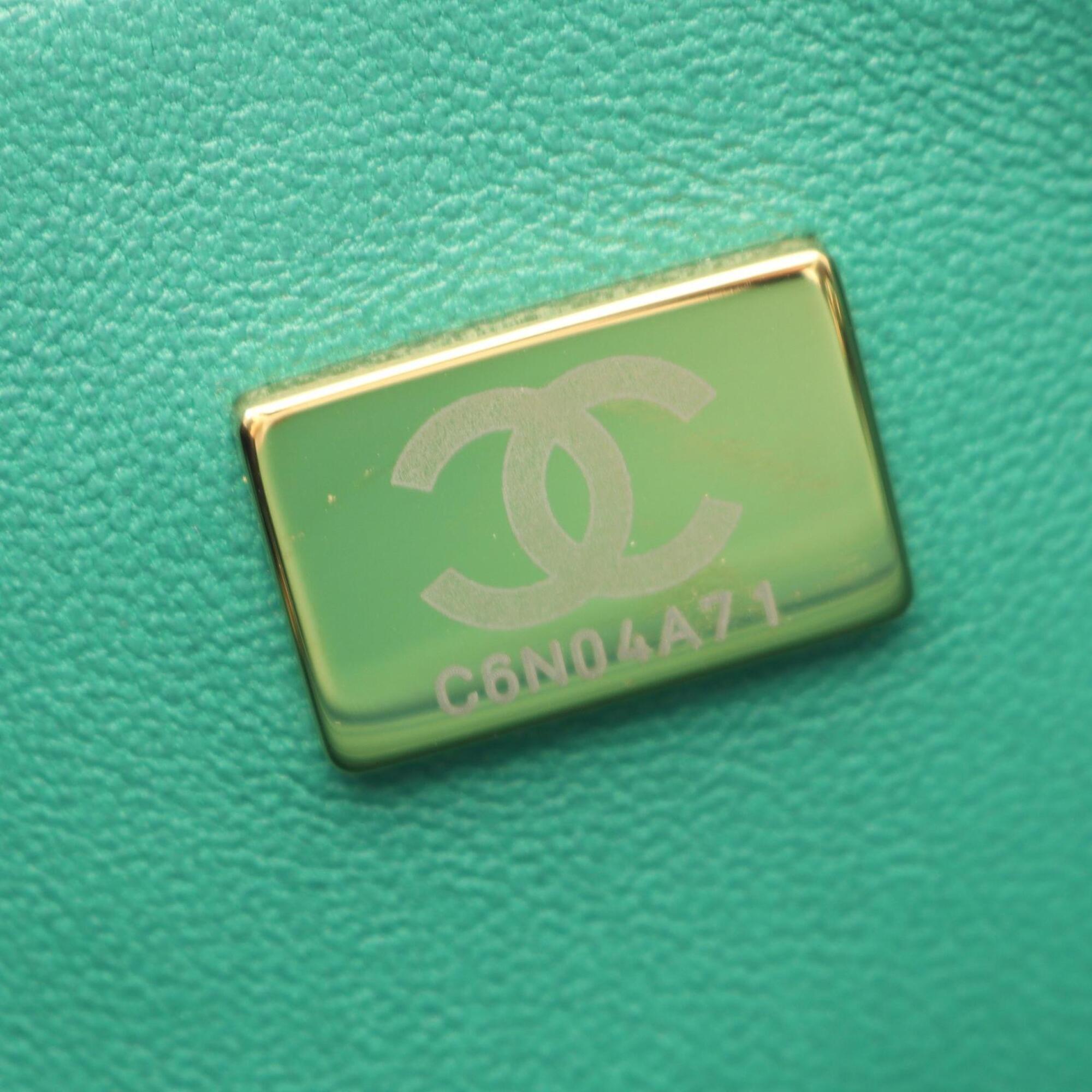 Chanel Green Leather Handbag Shoulder Bag (Pre-Owned)