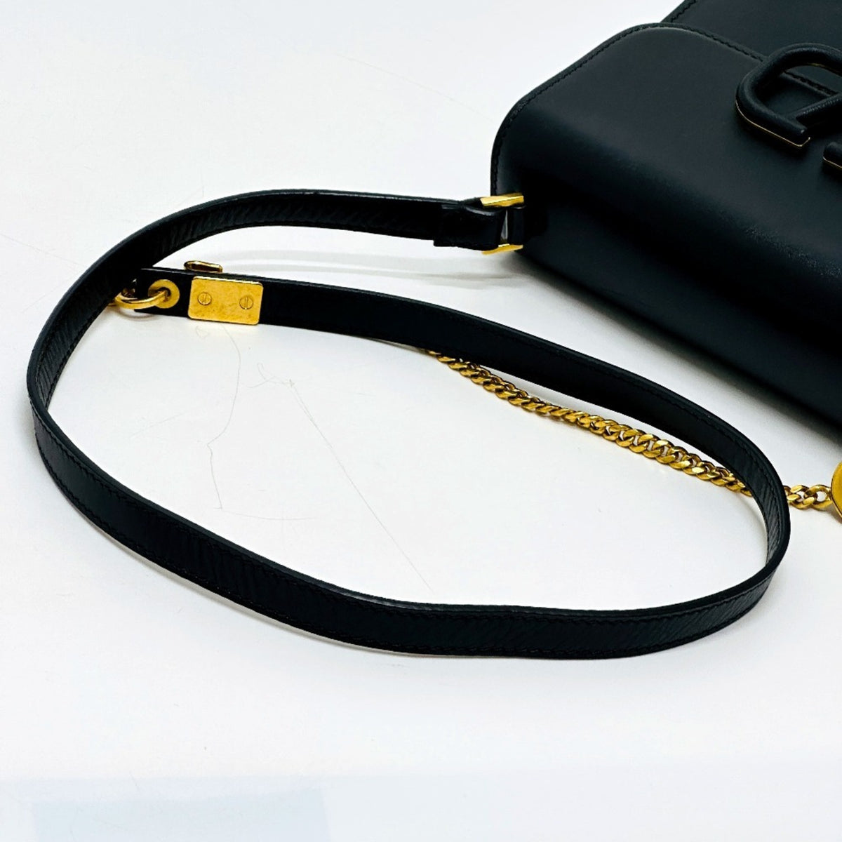 Valentino Black Leather Shoulder Bag (Pre-Owned)