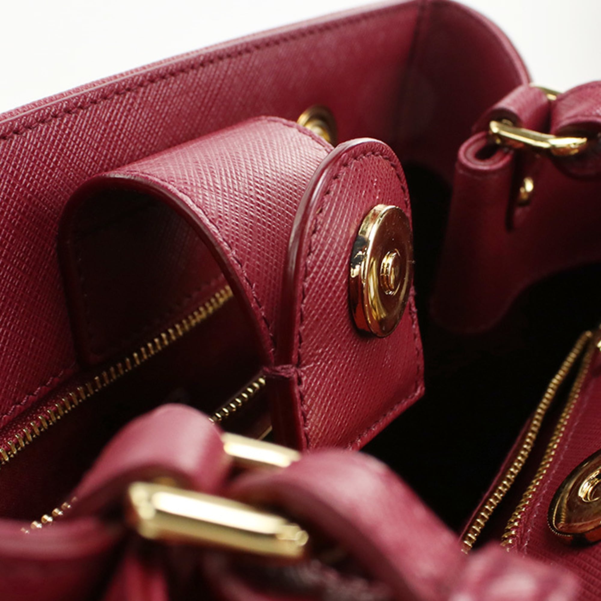 Salvatore Ferragamo Red Color Wine Leather Tote Bag (Pre-Owned)