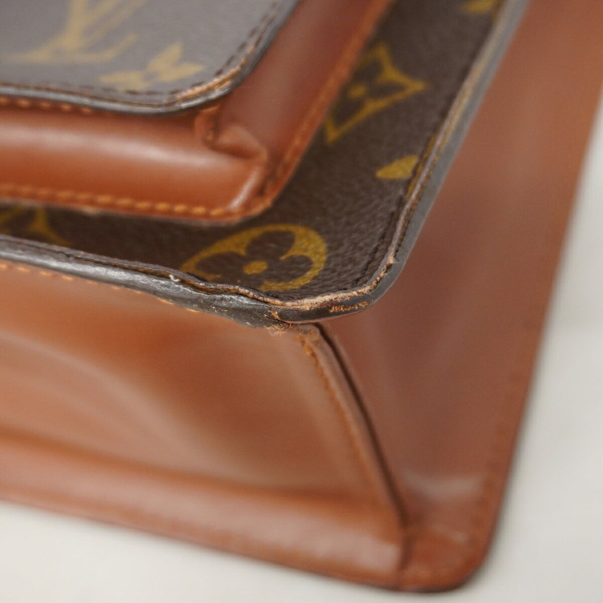Louis Vuitton Brown Handbag (Pre-Owned)