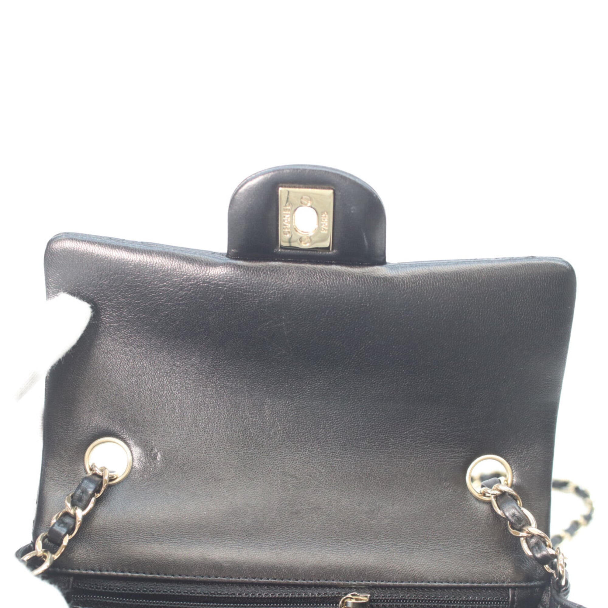 Chanel Black Leather Shoulder Bag (Pre-Owned)