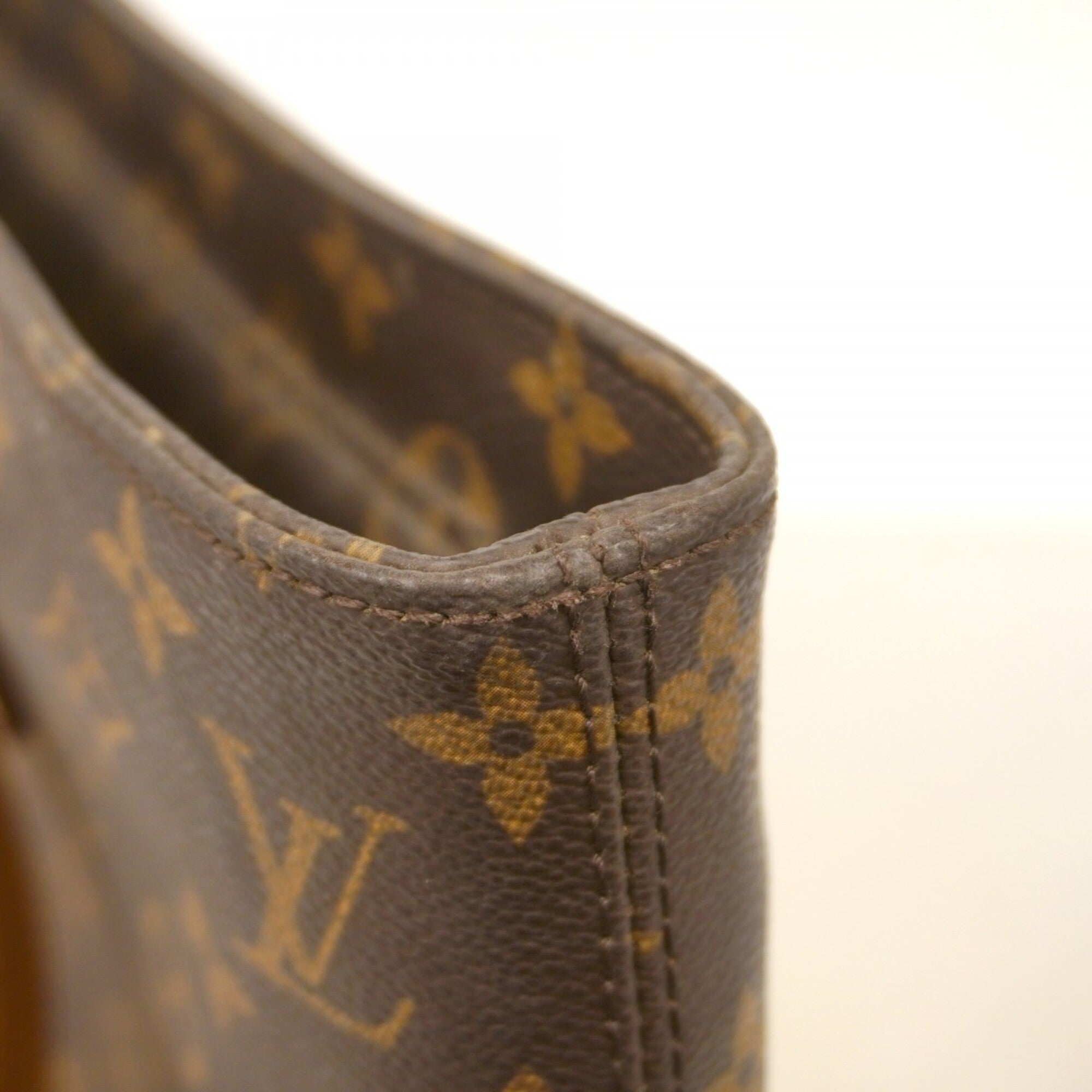 Louis Vuitton Brown Shoulder Bag (Pre-Owned)