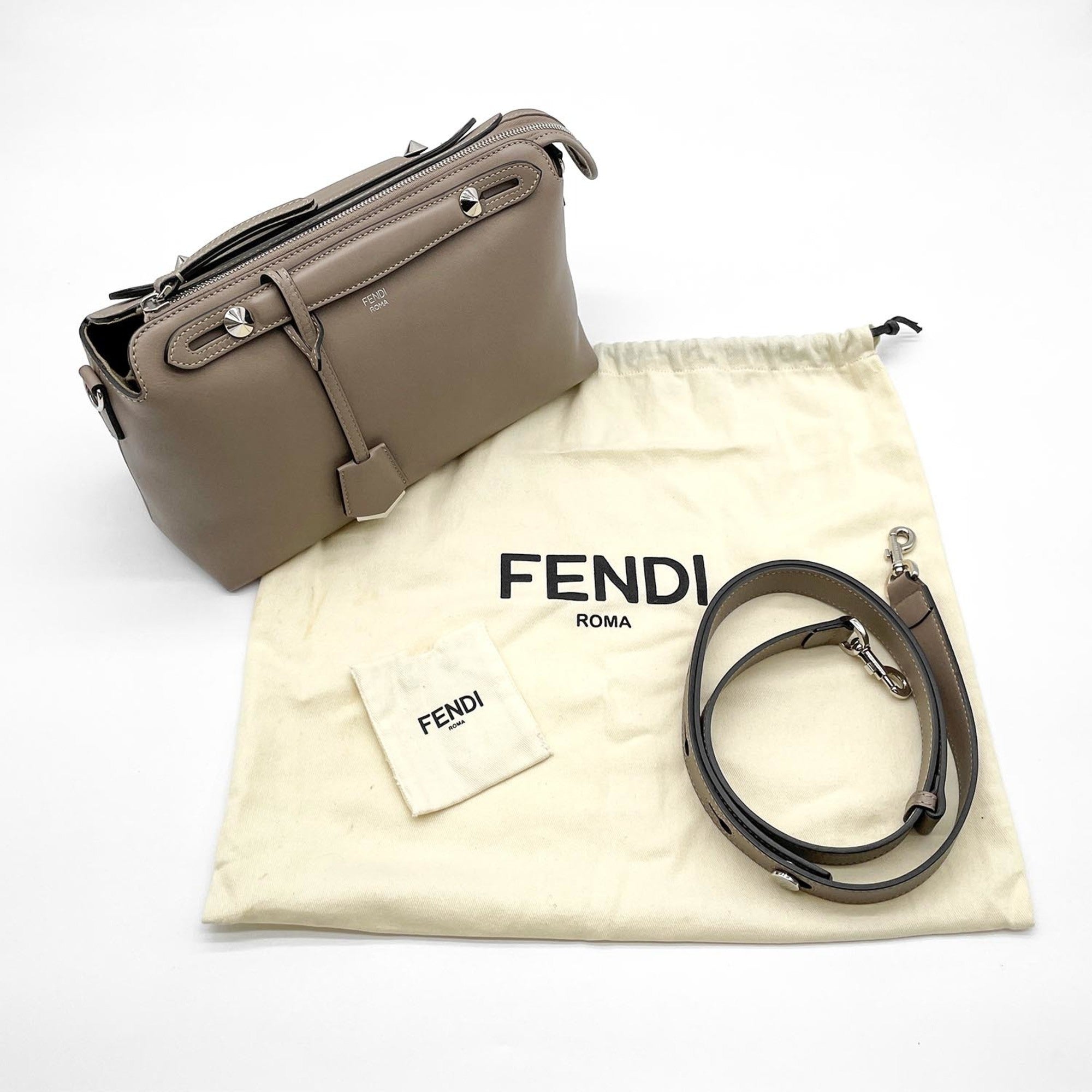 Fendi Beige Leather Shoulder Bag (Pre-Owned)