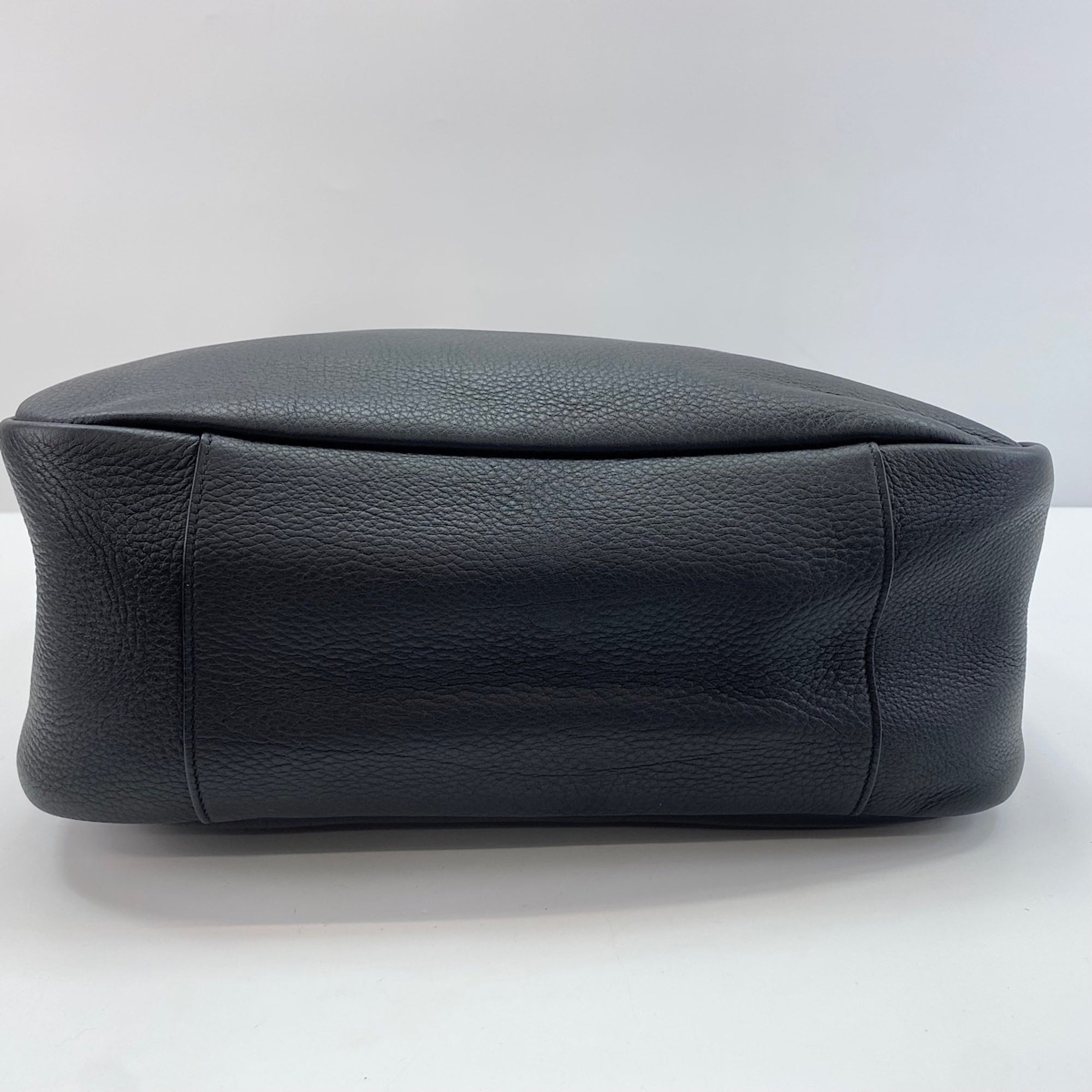 Yves Saint Laurent Black Shoulder Bag (Pre-Owned)