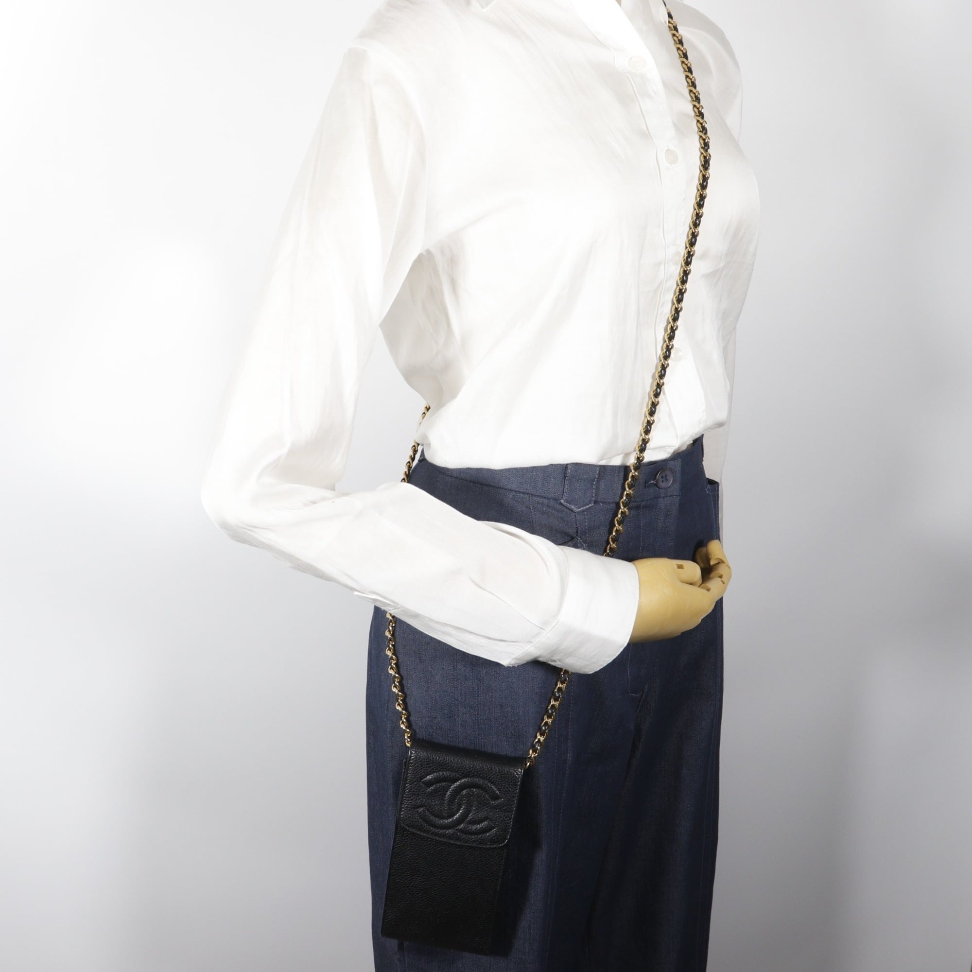 Chanel Black Grained Calfskin Pochette Shoulder Bag (Pre-Owned)