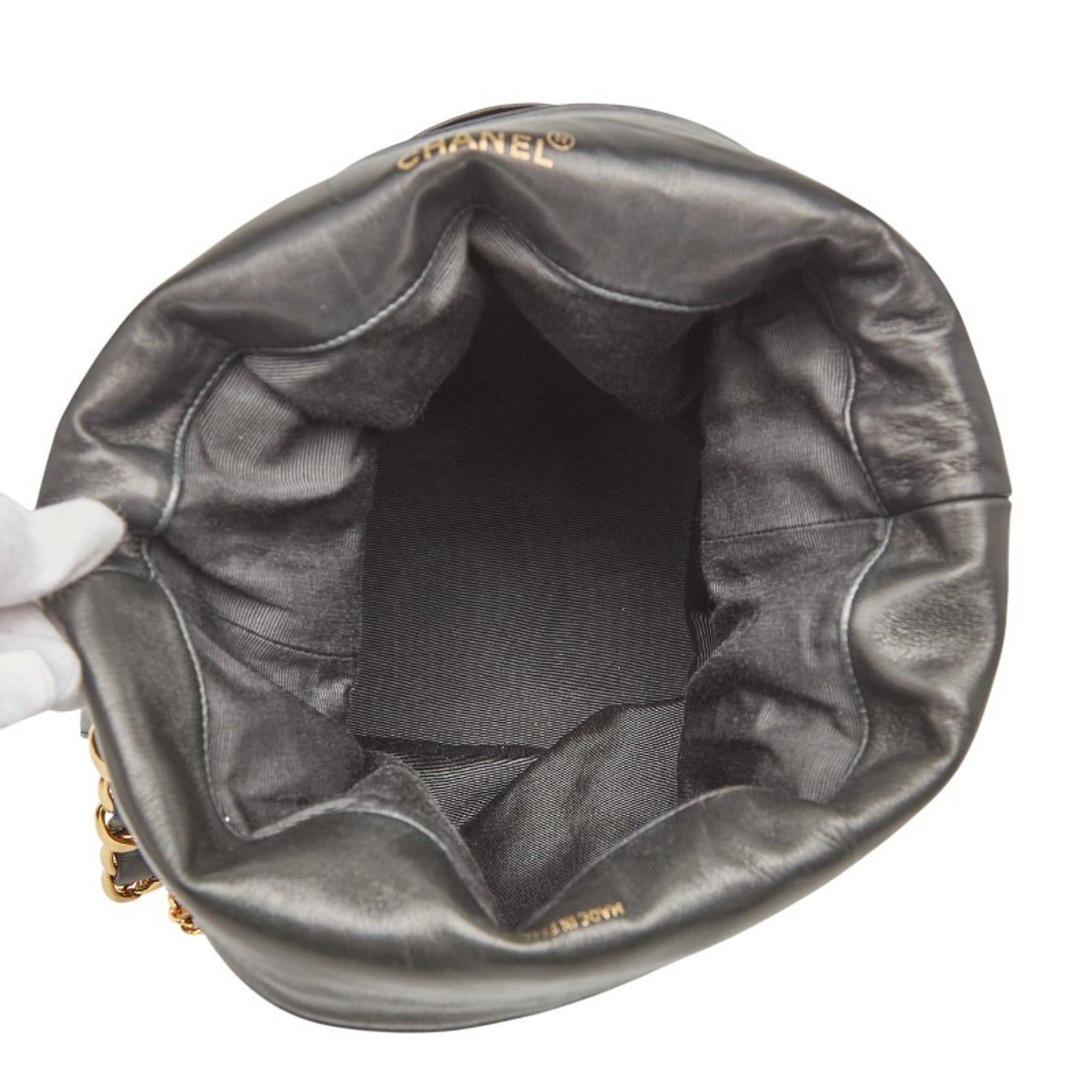 Chanel Matelasse Black Leather Shoulder Bag (Pre-Owned)