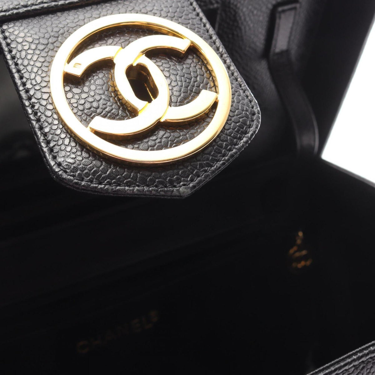 Chanel Black Grained Calfskin Handbag (Pre-Owned)