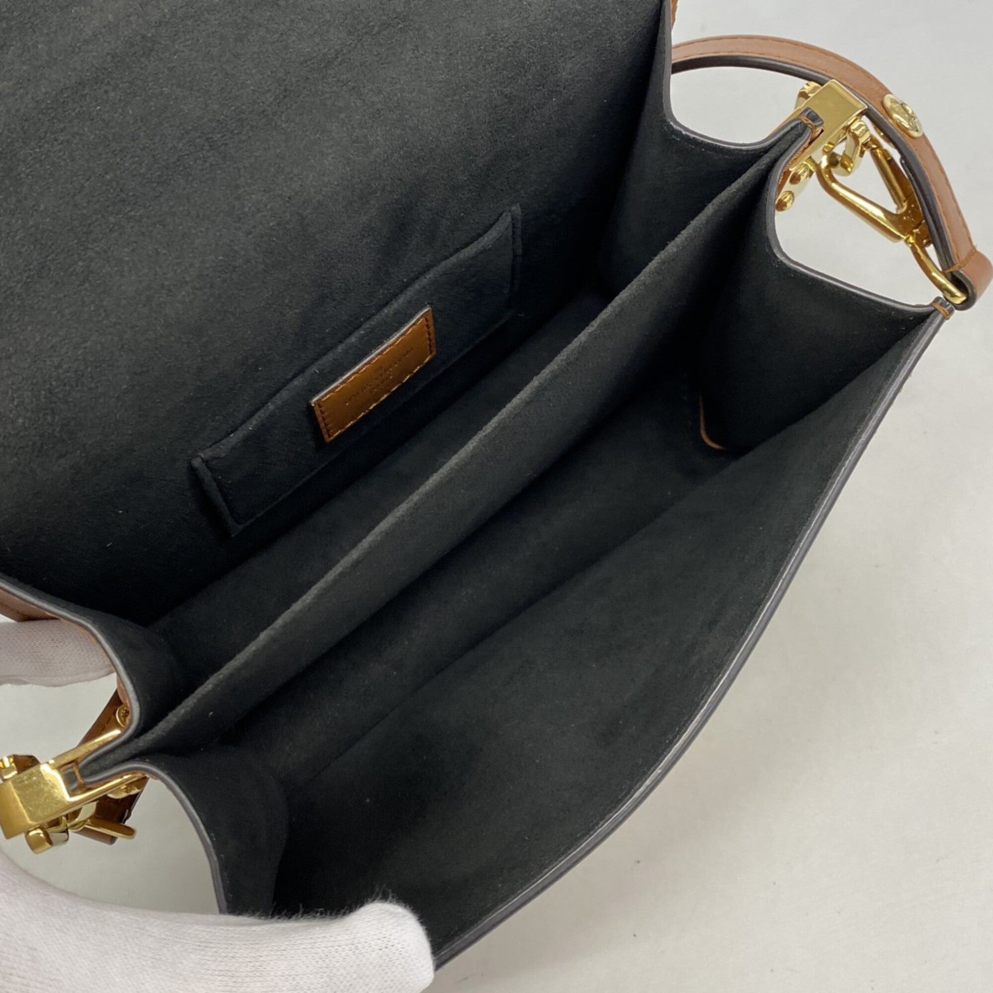 Louis Vuitton Brown Shoulder Bag (Pre-Owned)