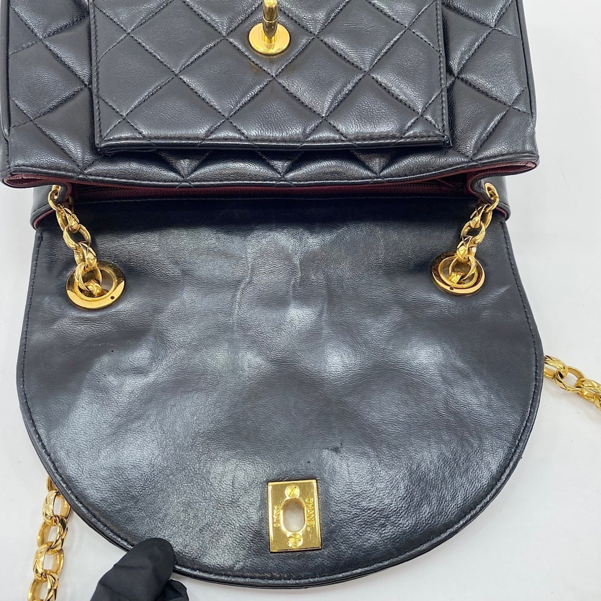 Chanel Black Shoulder Bag (Pre-Owned)