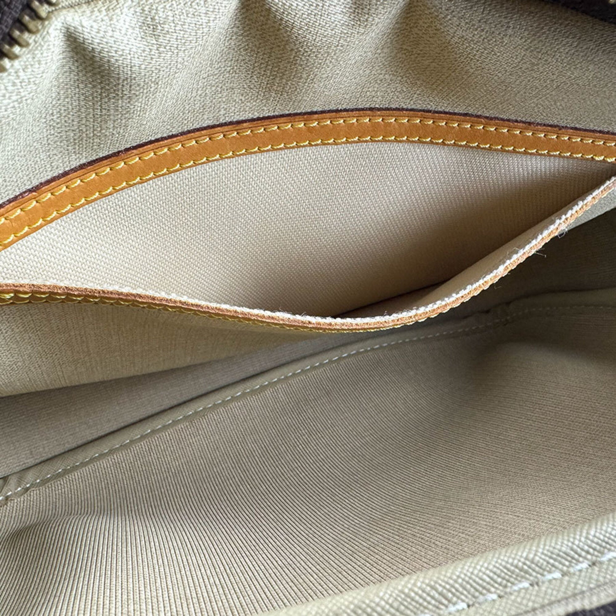 Louis Vuitton Brown Monogram Monogram Shoulder Bag (Pre-Owned)