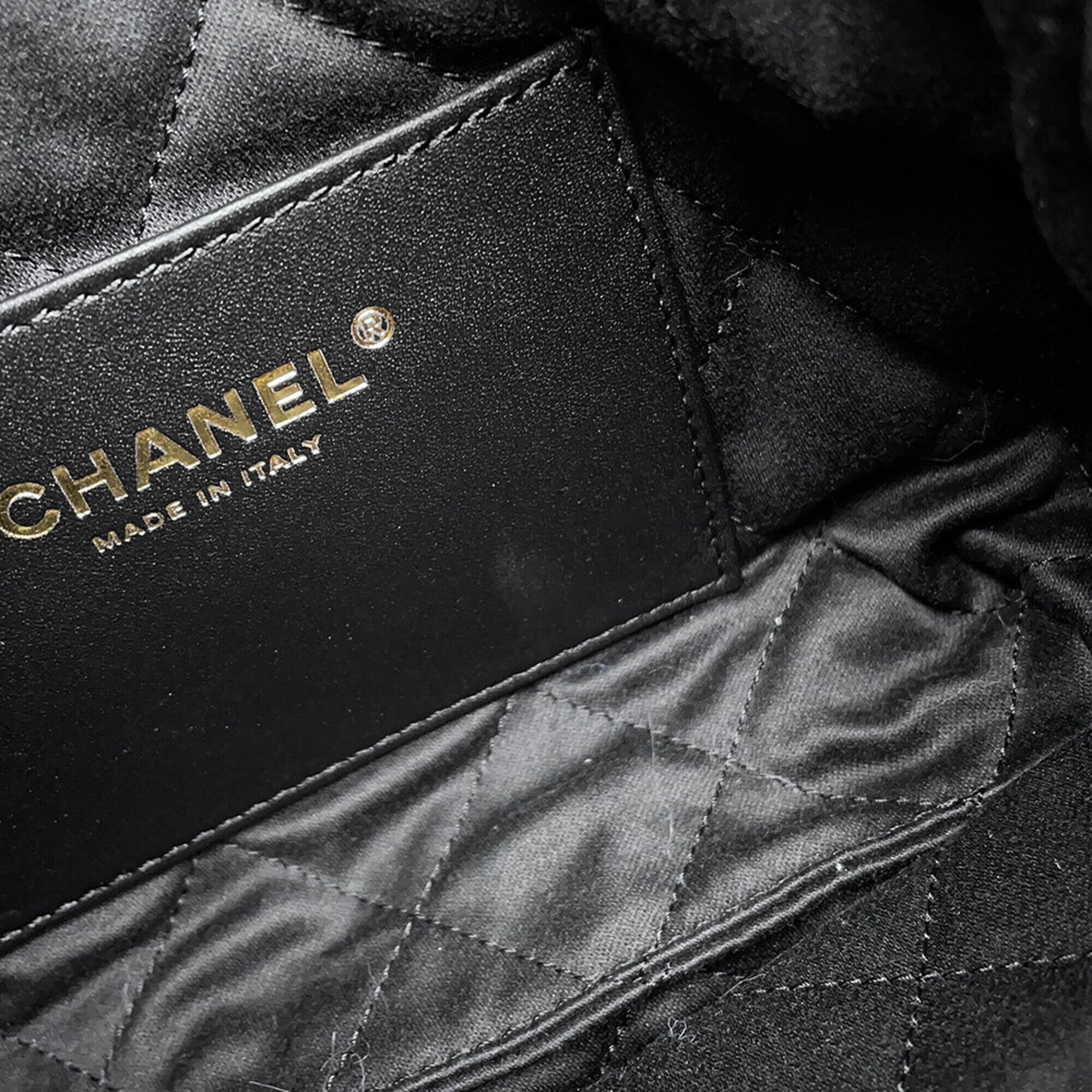 Chanel Black Handbag (Pre-Owned)