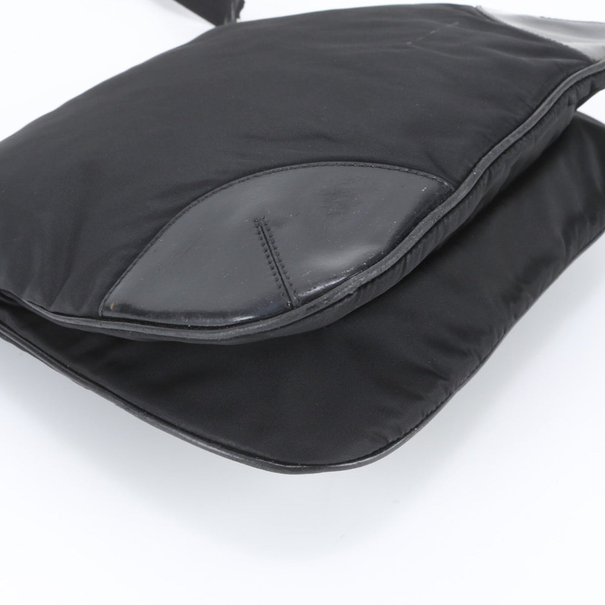 Prada Black Leather Nylon Messenger Bag Shoulder Bag (Pre-Owned)