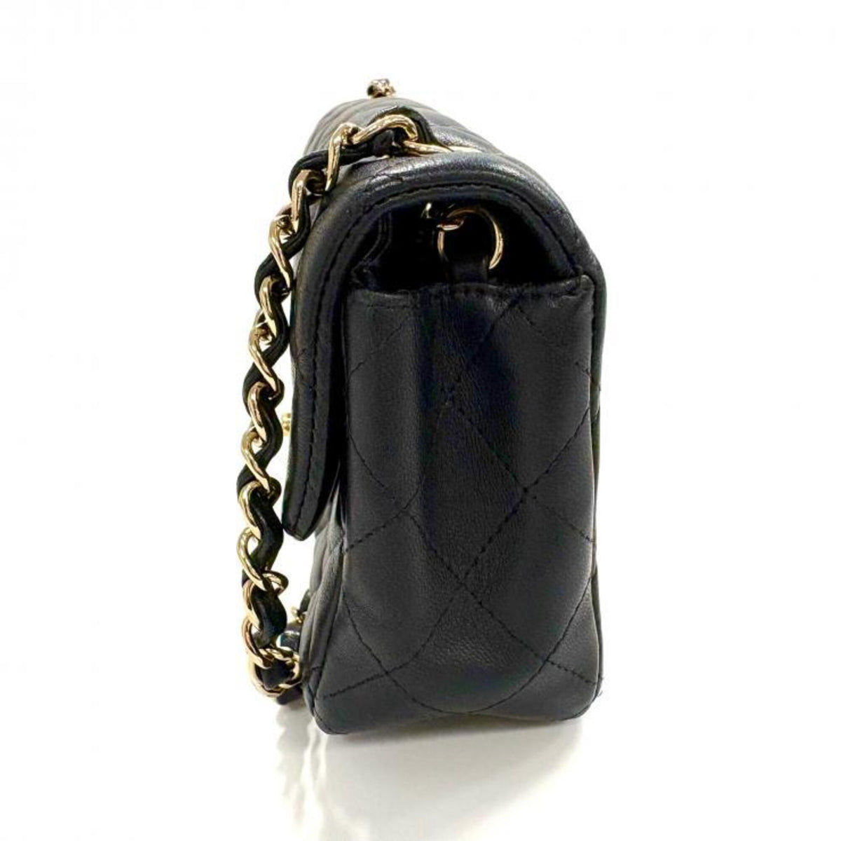 Chanel Black Leather Shoulder Bag (Pre-Owned)