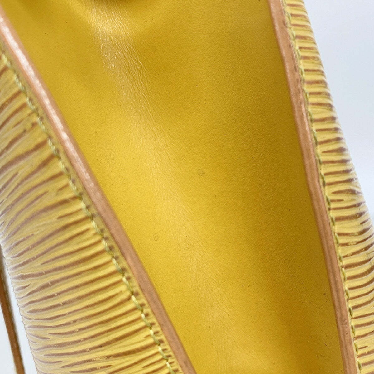 Louis Vuitton Jaune Shoulder Bag (Pre-Owned)