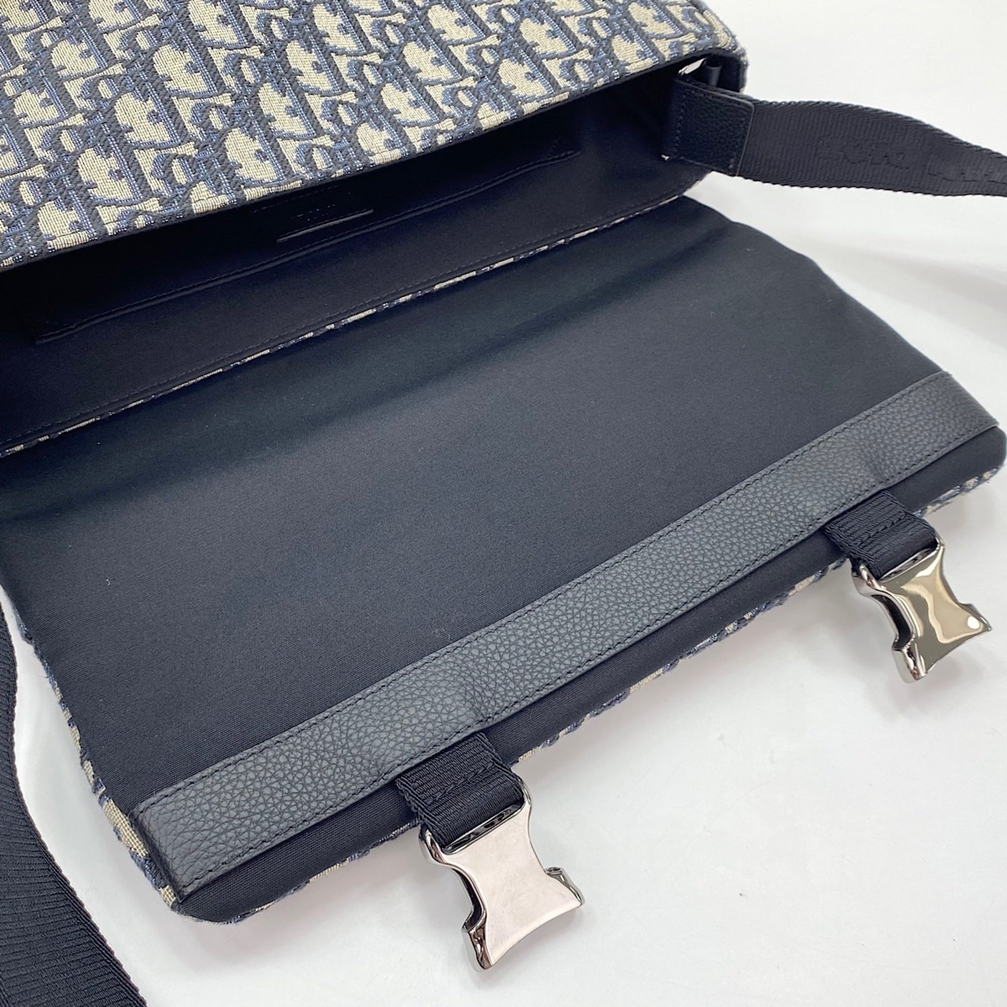 Christian Dior Navy Shoulder Bag (Pre-Owned)