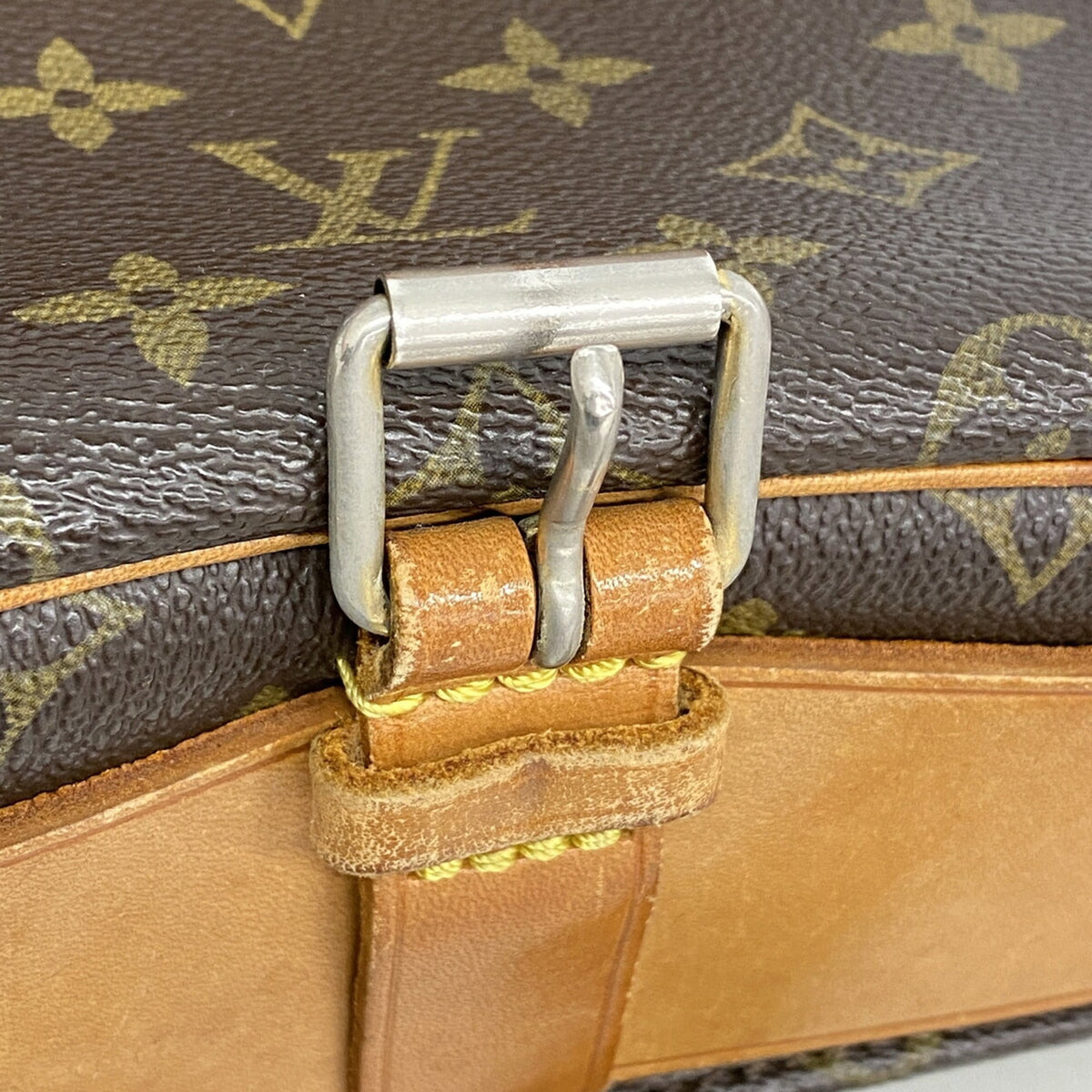 Louis Vuitton Brown Shoulder Bag (Pre-Owned)