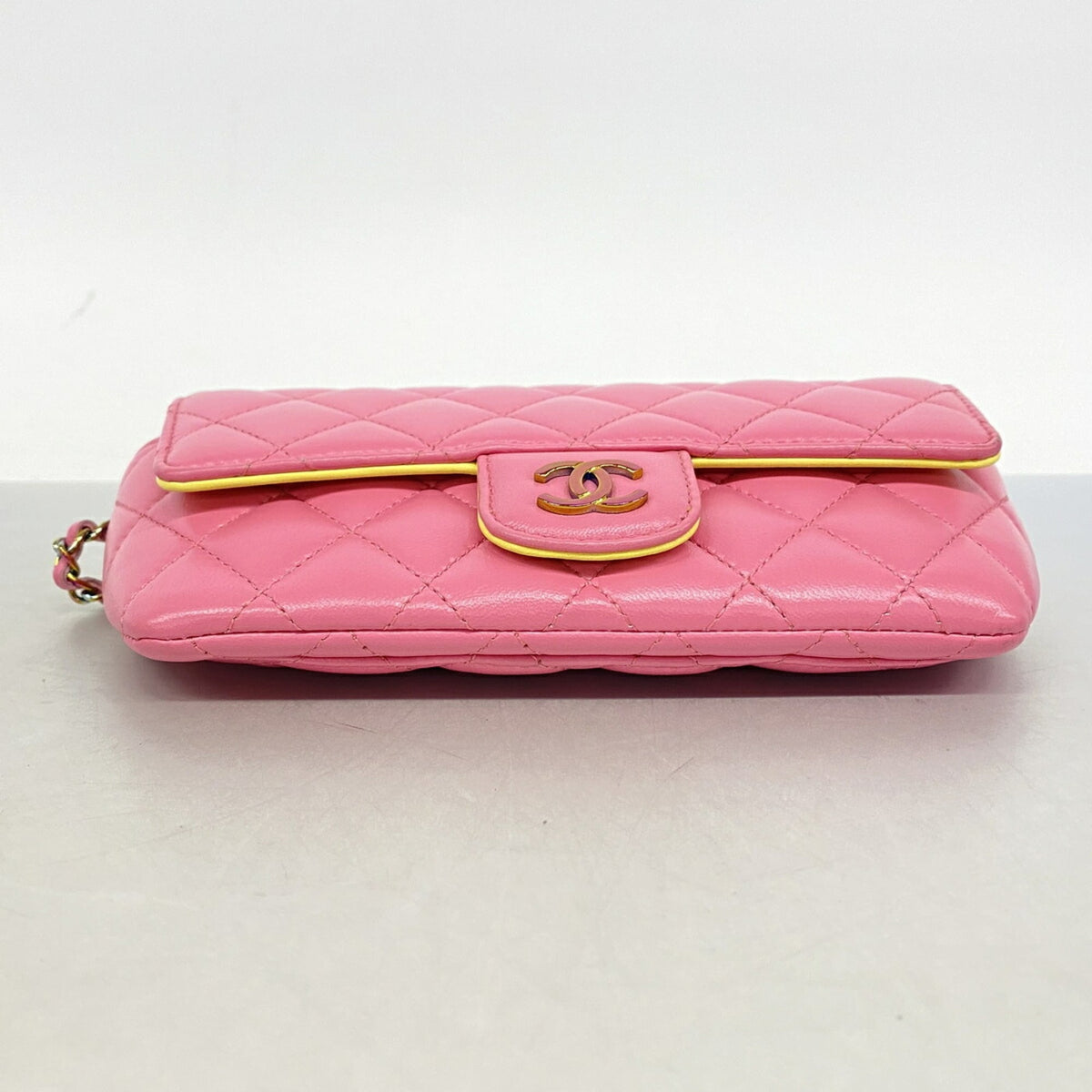 Chanel Pink Leather Shoulder Bag (Pre-Owned)