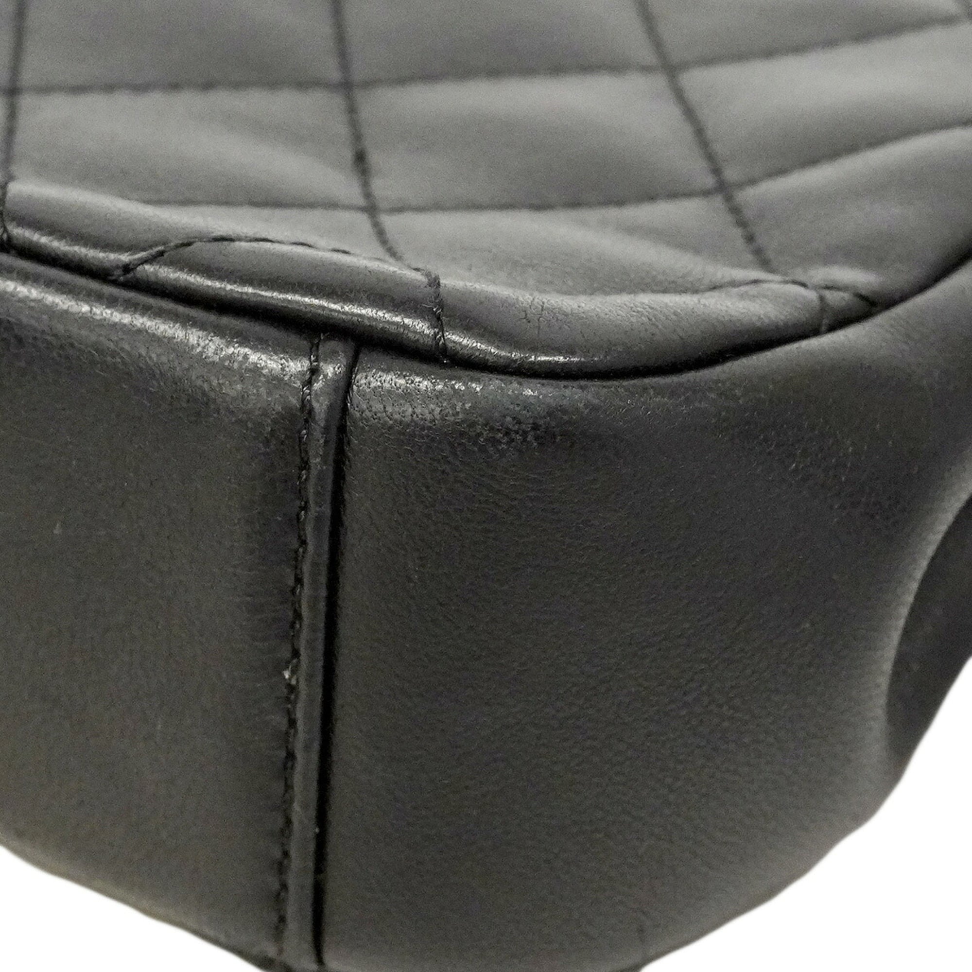 Chanel Black Leather Shoulder Bag (Pre-Owned)