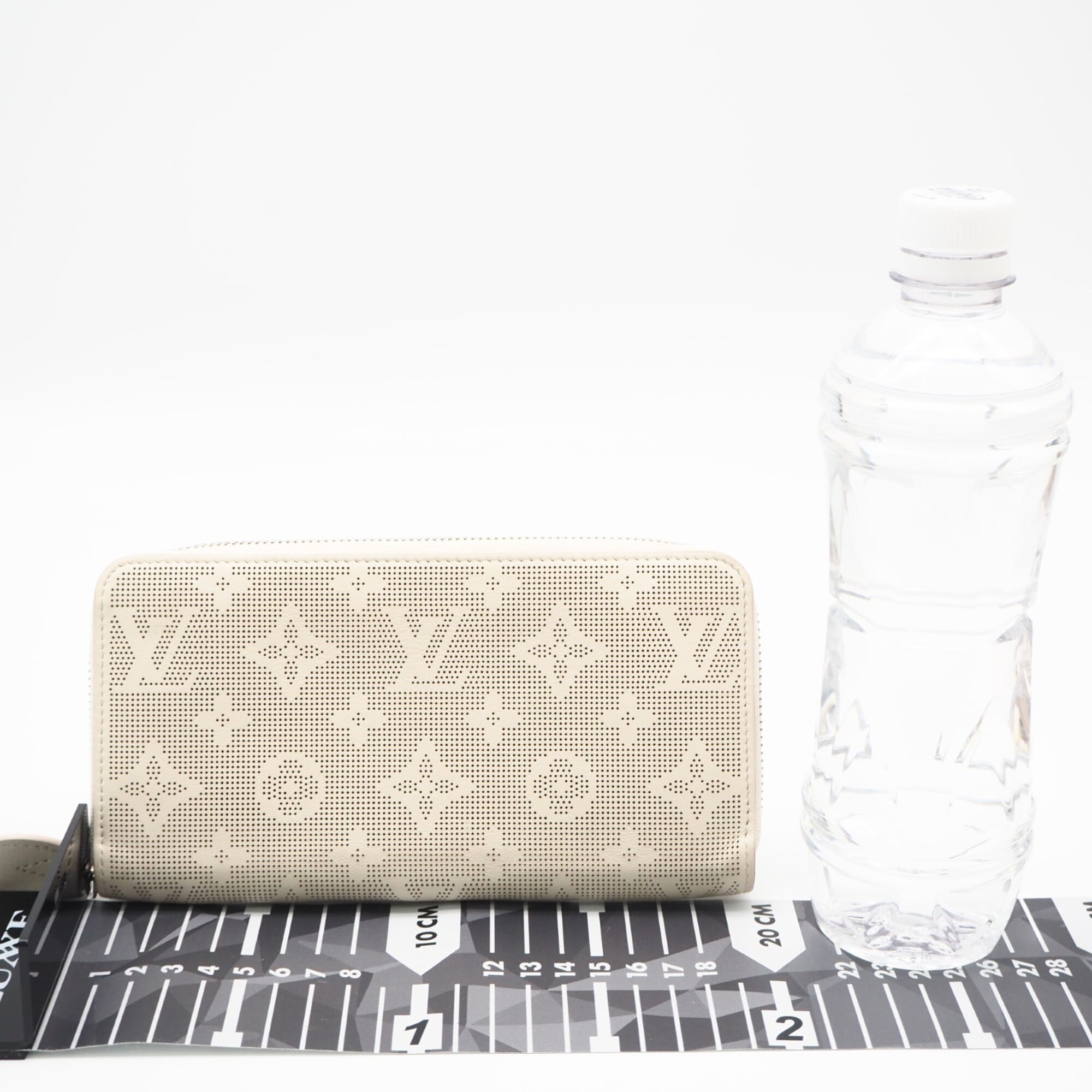 Louis Vuitton Beige Green Mahina Leather Long Wallet (Bi-Fold) (Pre-Owned)