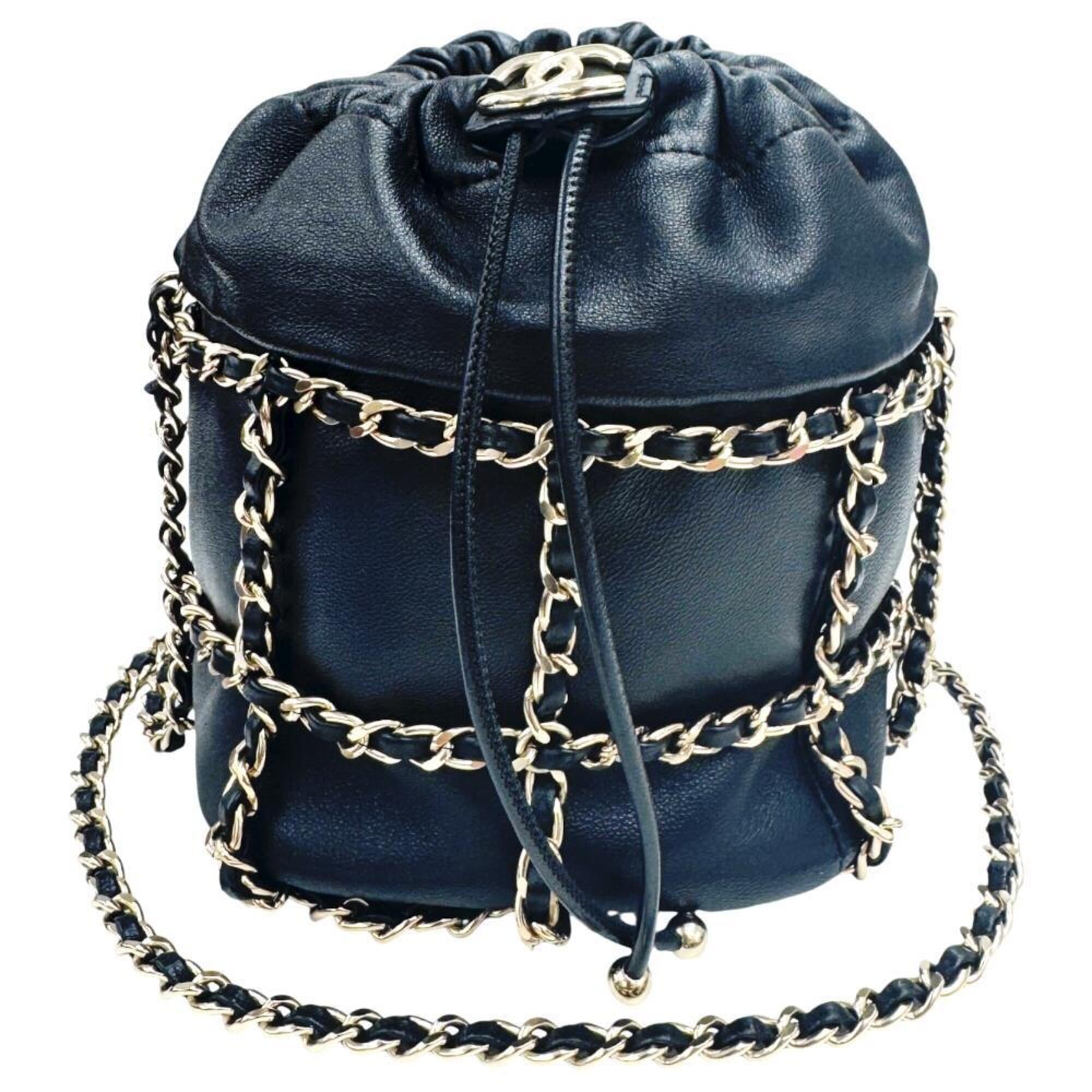 Chanel Black Leather Shoulder Bag (Pre-Owned)