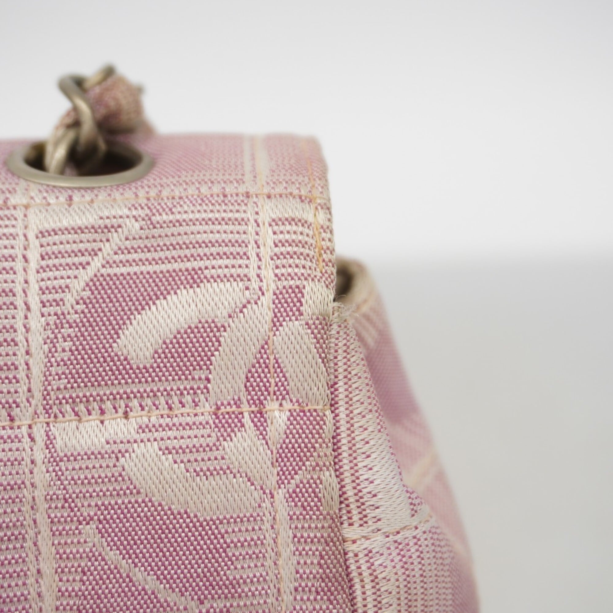 Chanel Pink Nylon Shoulder Bag (Pre-Owned)