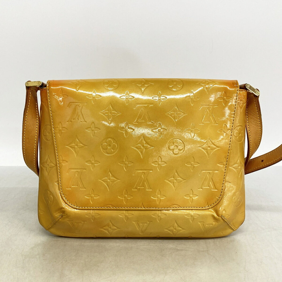Louis Vuitton Beige Shoulder Bag (Pre-Owned)