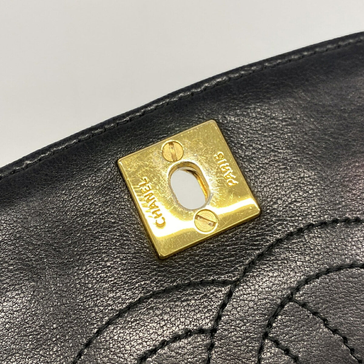 Chanel Black Leather Shoulder Bag (Pre-Owned)