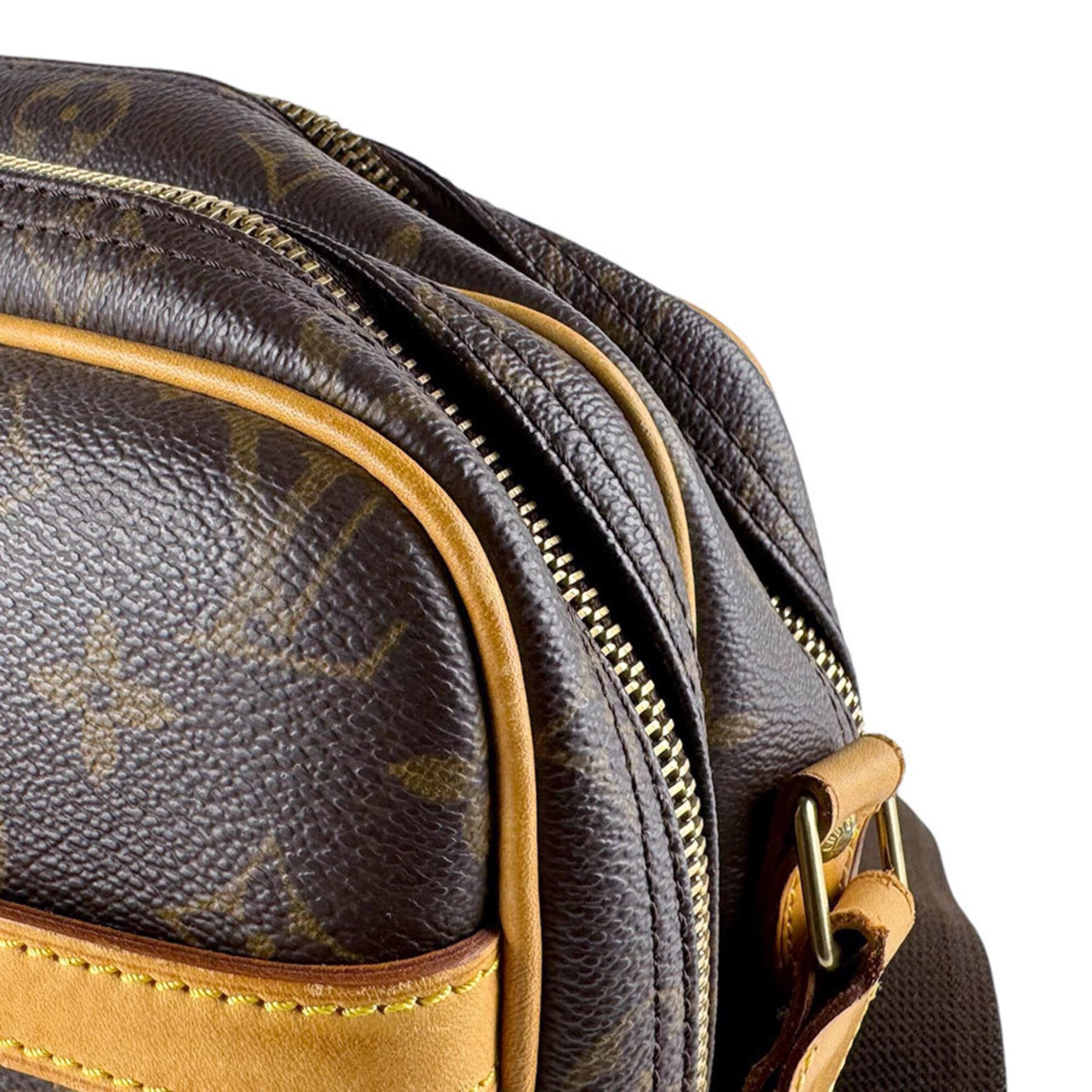 Louis Vuitton Brown Monogram Monogram Shoulder Bag (Pre-Owned)