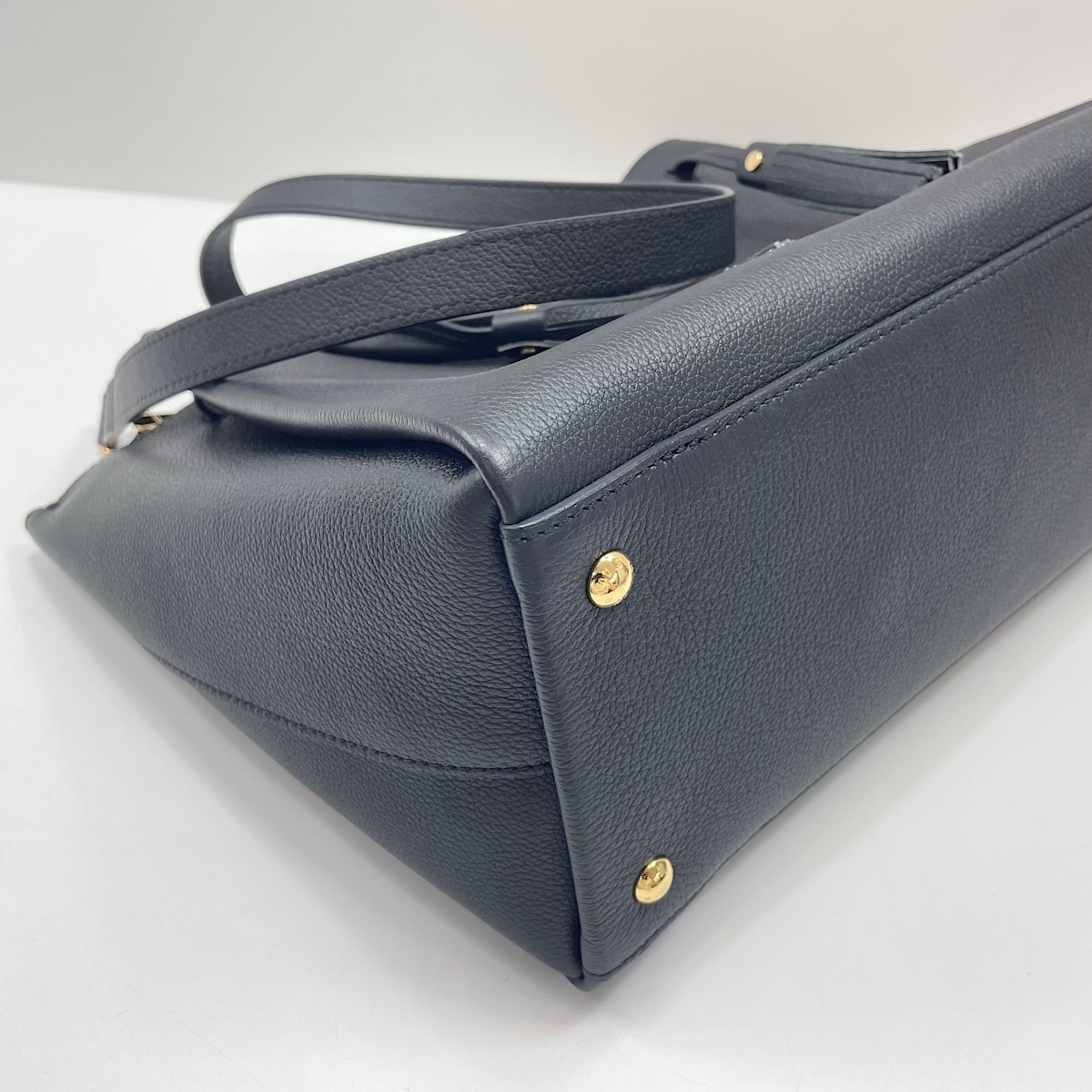 Louis Vuitton Black Handbag (Pre-Owned)
