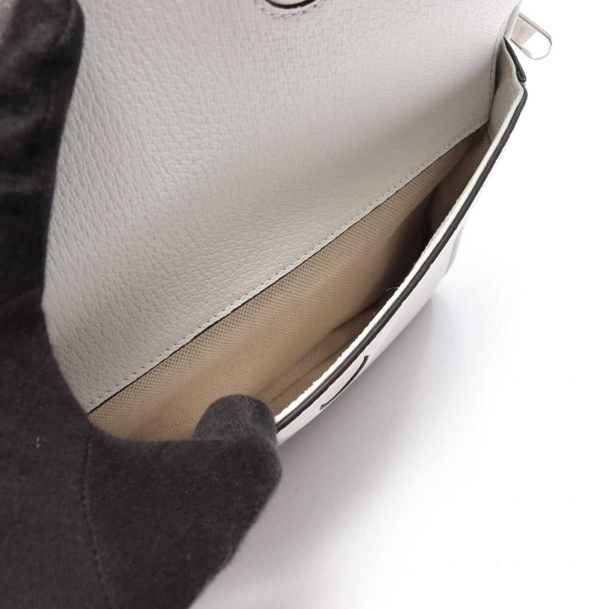 Gucci White Gg Supreme Leather Handbag Shoulder Bag (Pre-Owned)