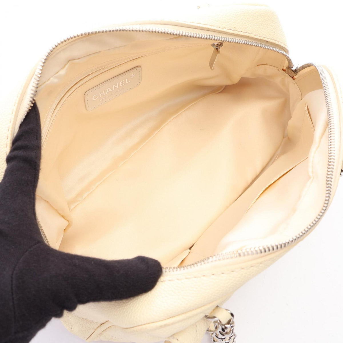 Chanel Ivory Grained Calfskin Handbag Shoulder Bag (Pre-Owned)