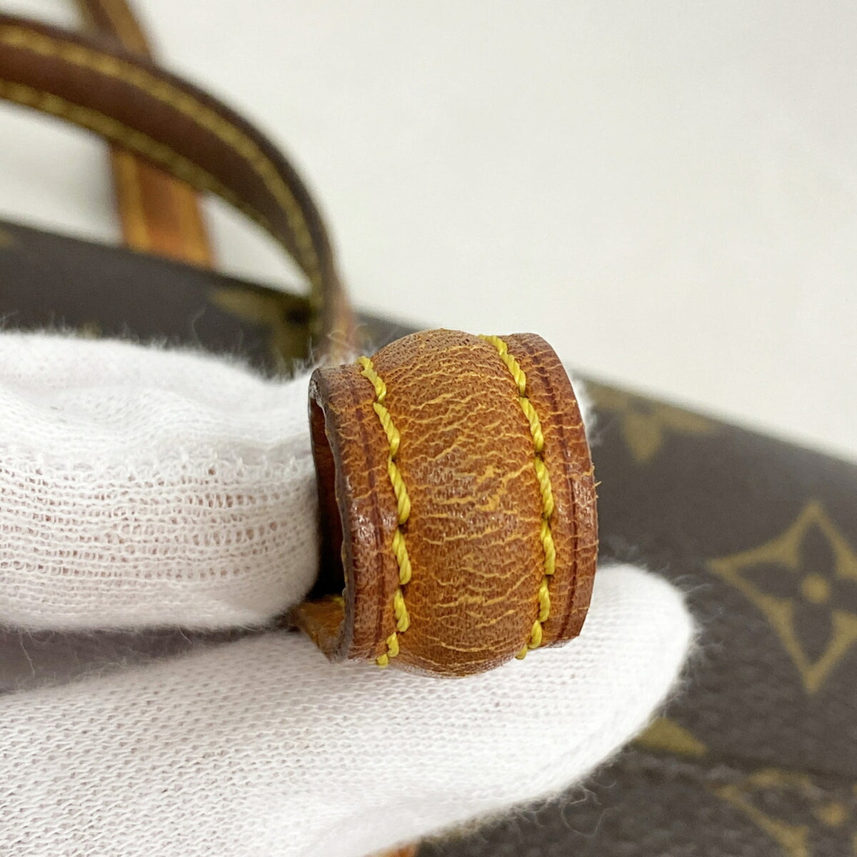 Louis Vuitton Brown Handbag (Pre-Owned)
