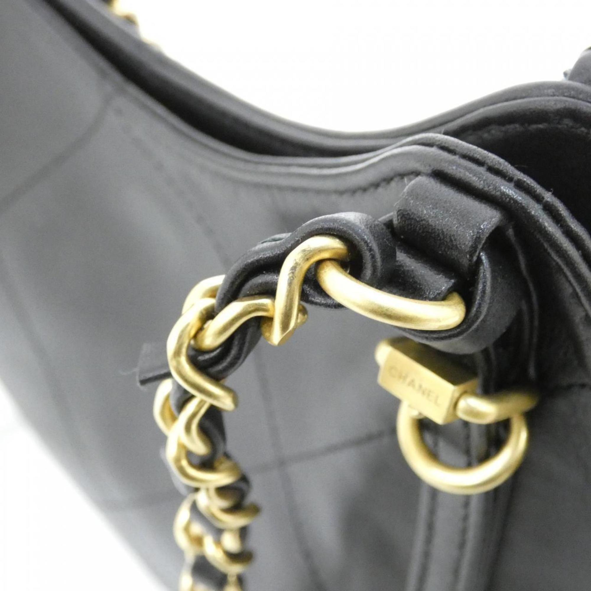 Chanel Black Leather Handbag (Pre-Owned)