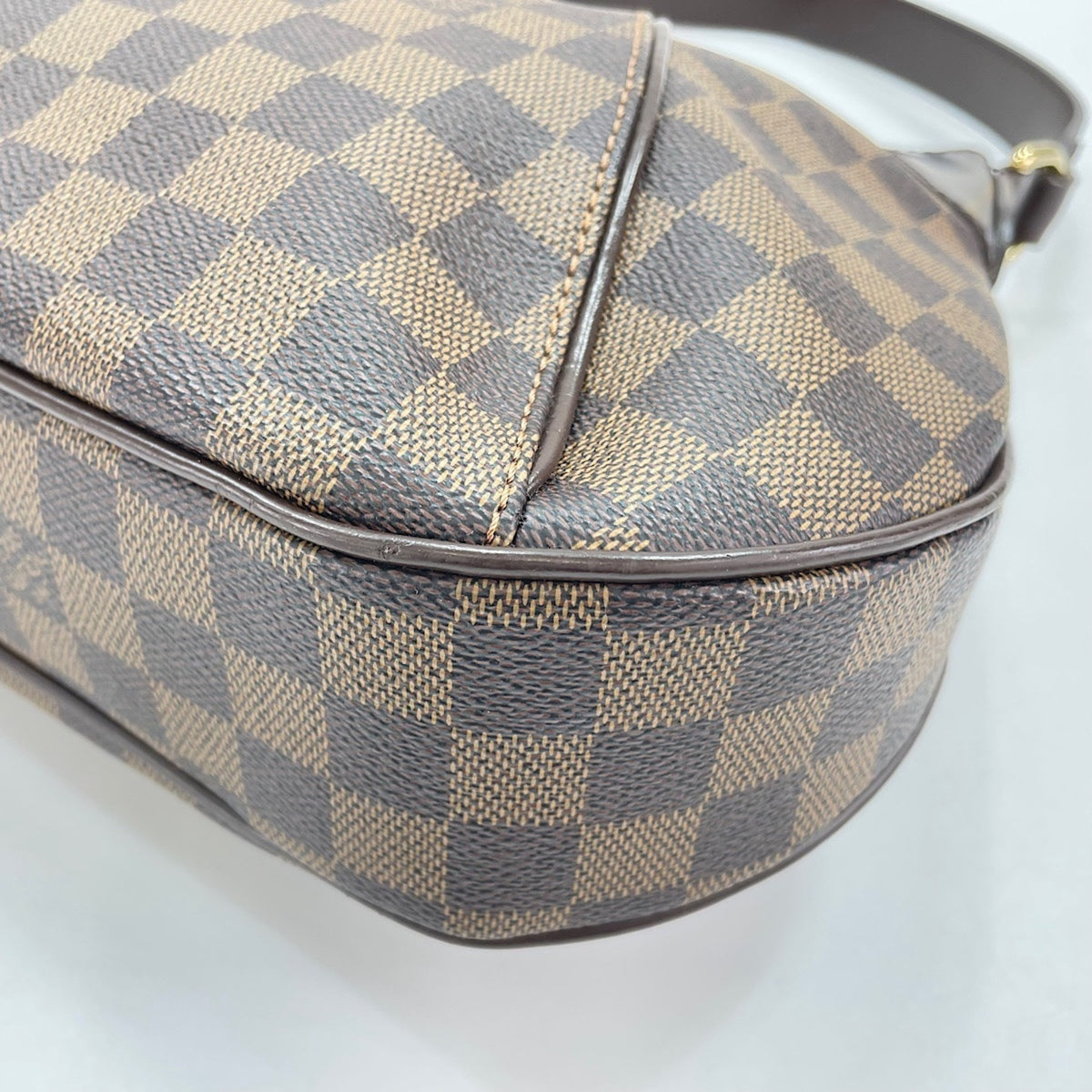 Louis Vuitton Brown Shoulder Bag (Pre-Owned)