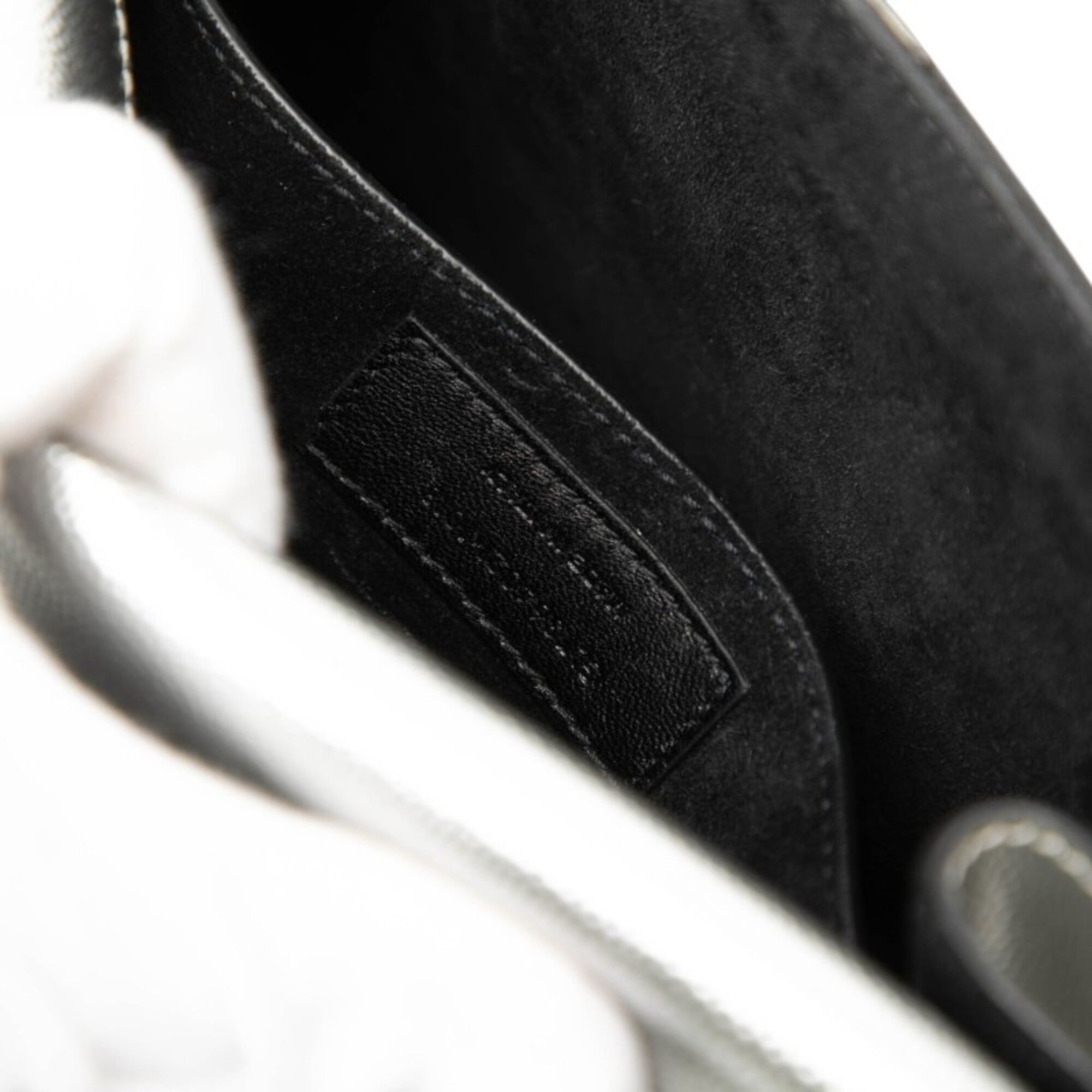 Saint Laurent Silver Leather Shoulder Bag (Pre-Owned)