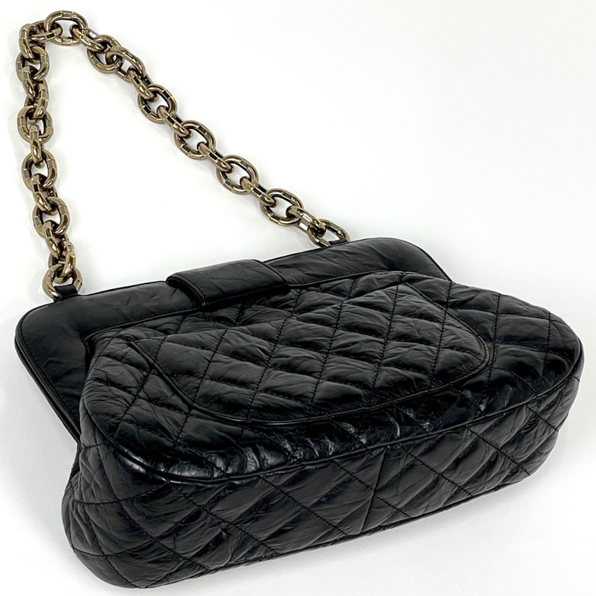 Chanel Black Leather Shoulder Bag (Pre-Owned)