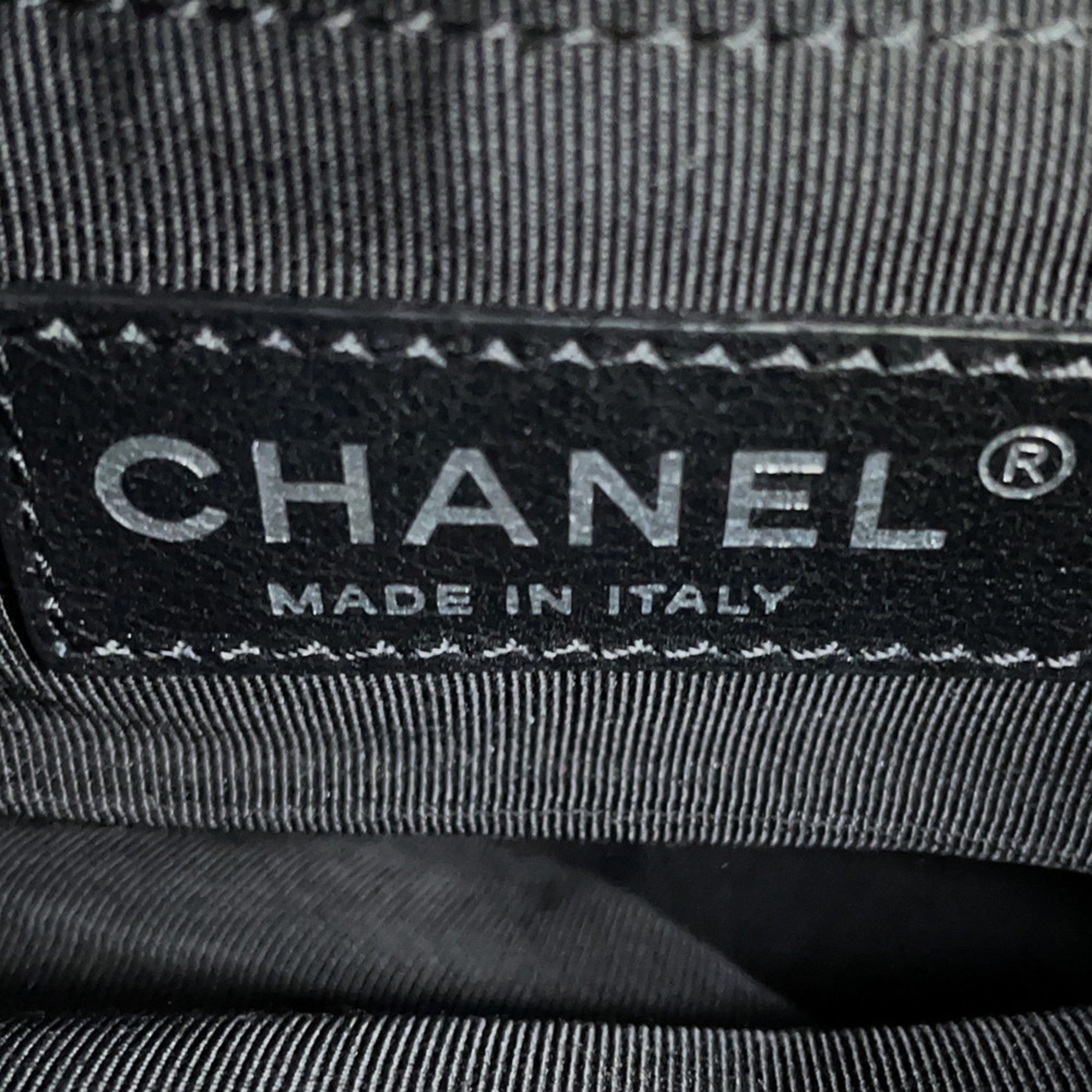 Chanel Black Red Color Leather Shoulder Bag (Pre-Owned)