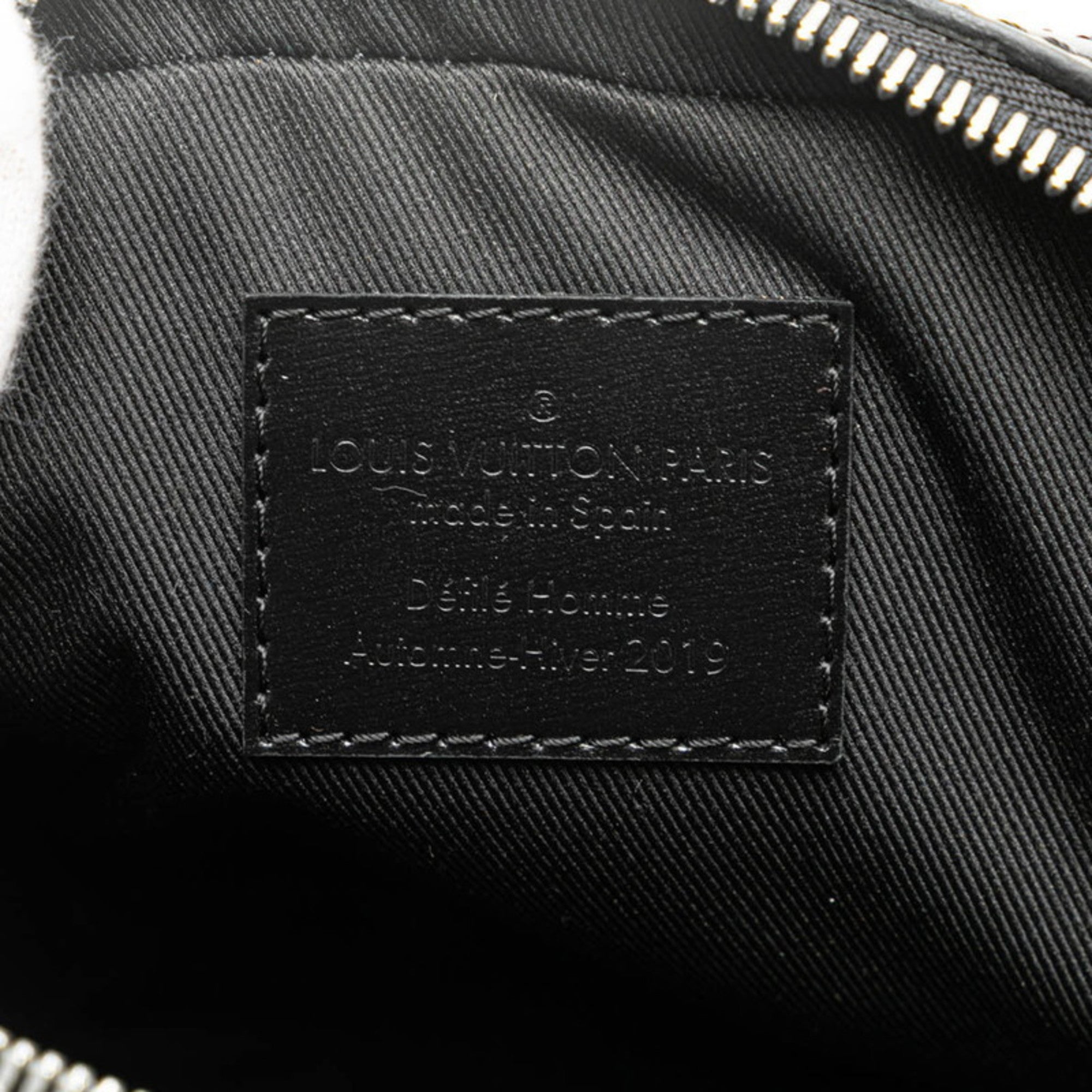 Louis Vuitton Black Leather Shoulder Bag (Pre-Owned)