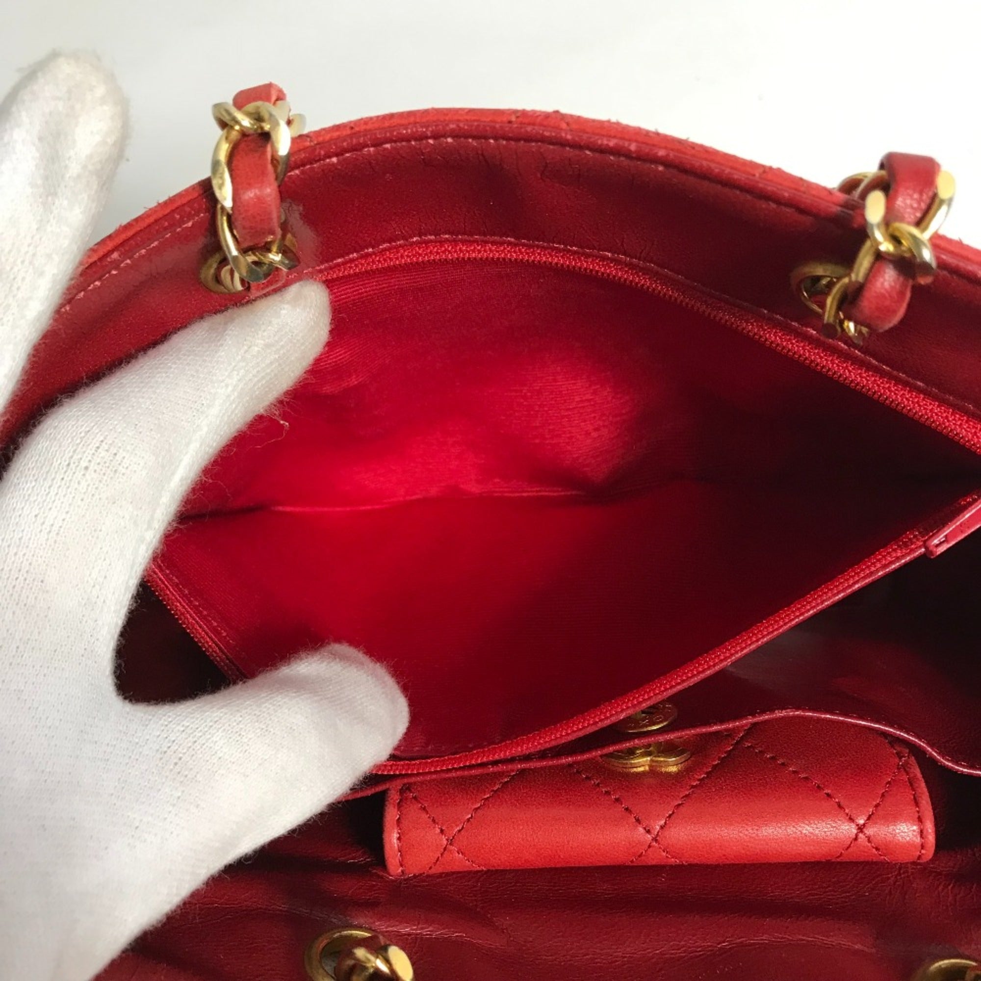 Chanel Red Leather Shoulder Bag (Pre-Owned)