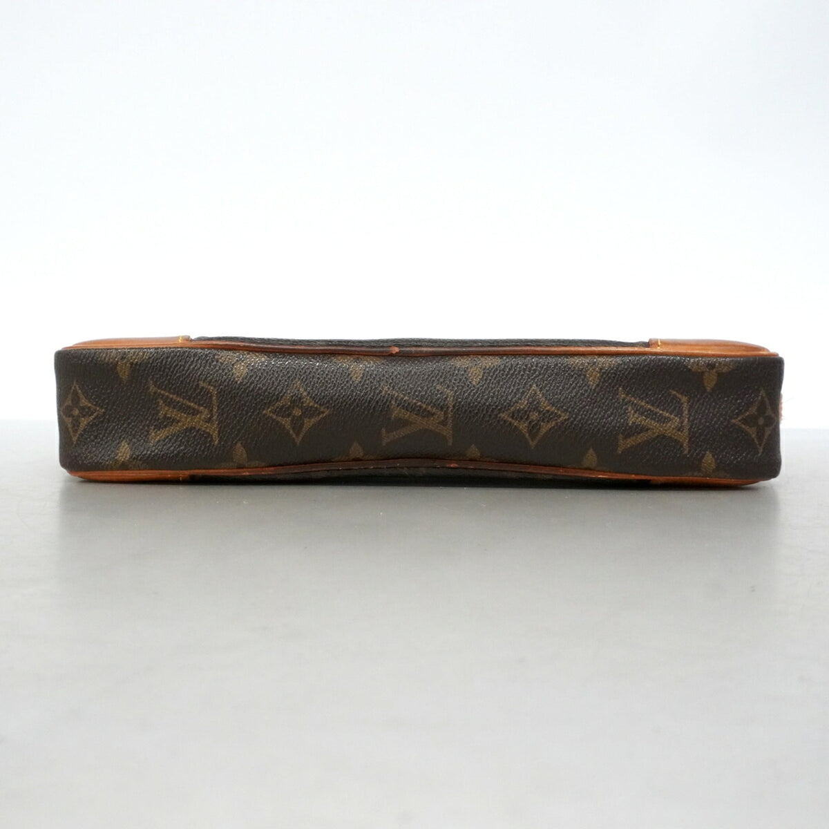 Louis Vuitton Brown Clutch Bag (Pre-Owned)