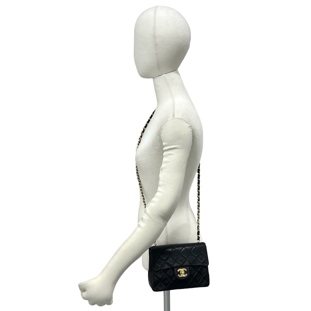 Chanel Black Leather Pochette Shoulder Bag (Pre-Owned)
