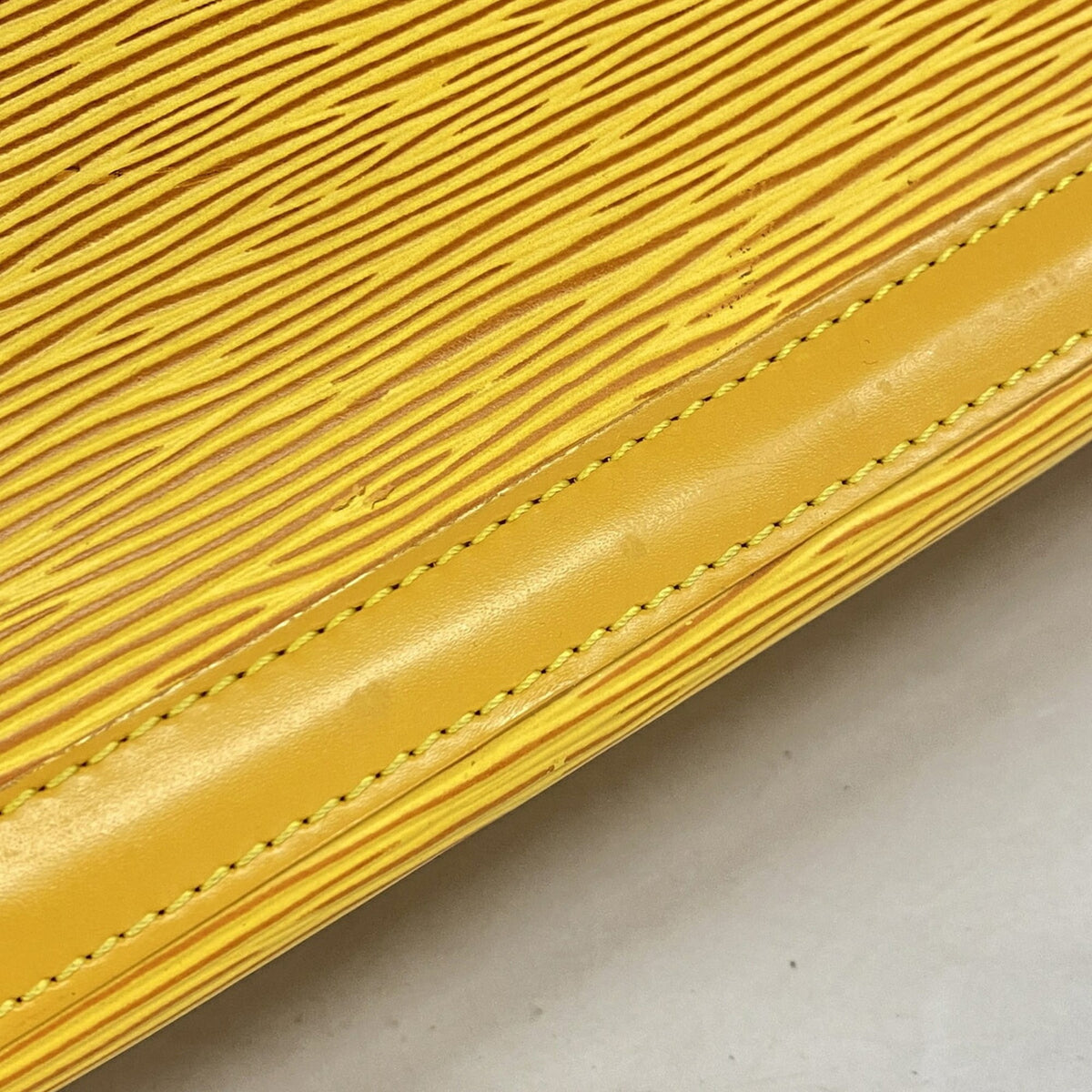 Louis Vuitton Jaune Shoulder Bag (Pre-Owned)