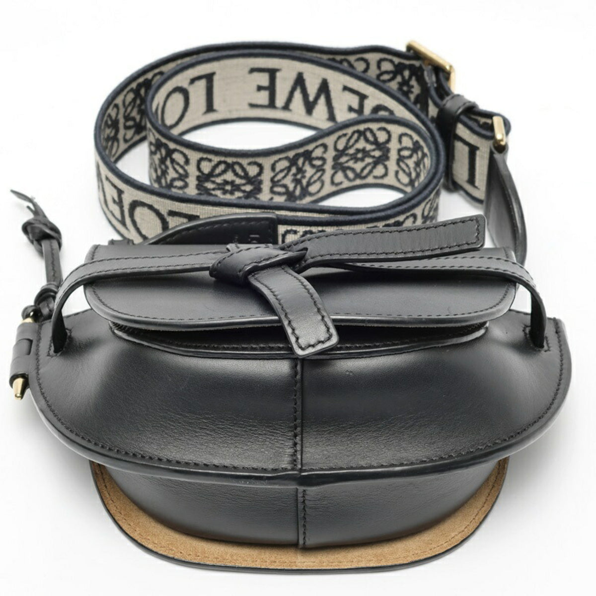 Loewe Black Leather Shoulder Bag (Pre-Owned)