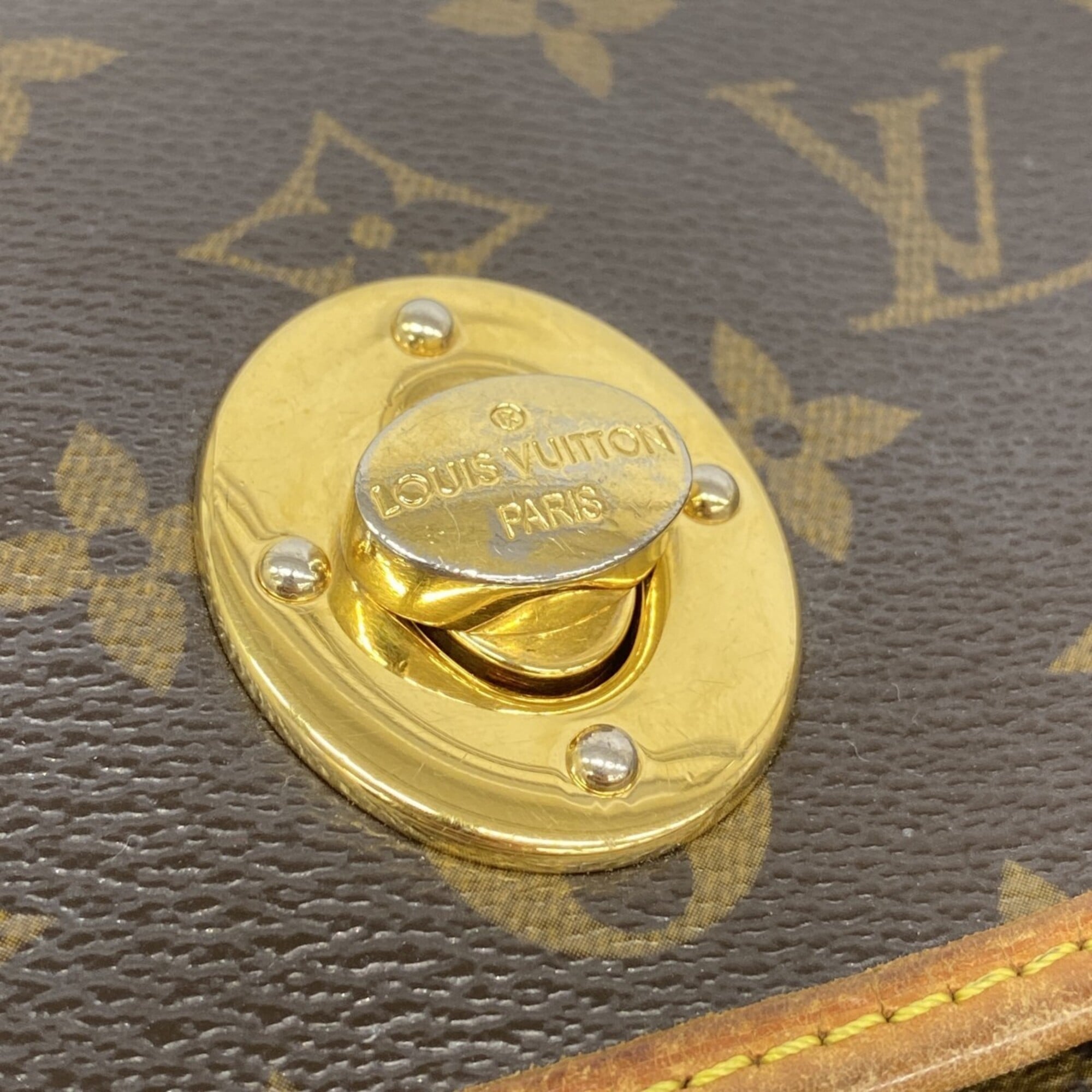Louis Vuitton Brown Shoulder Bag (Pre-Owned)