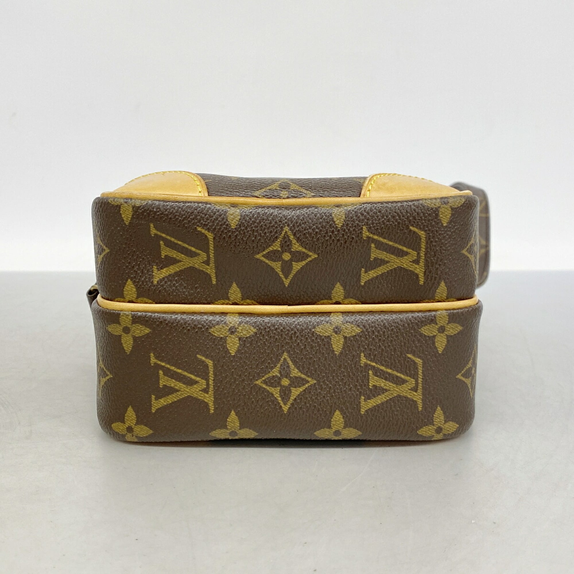Louis Vuitton Brown Shoulder Bag (Pre-Owned)