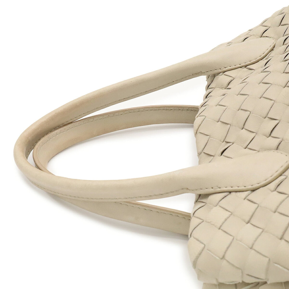 Bottega Veneta Intrecciato Ivory Leather Handbag (Pre-Owned)