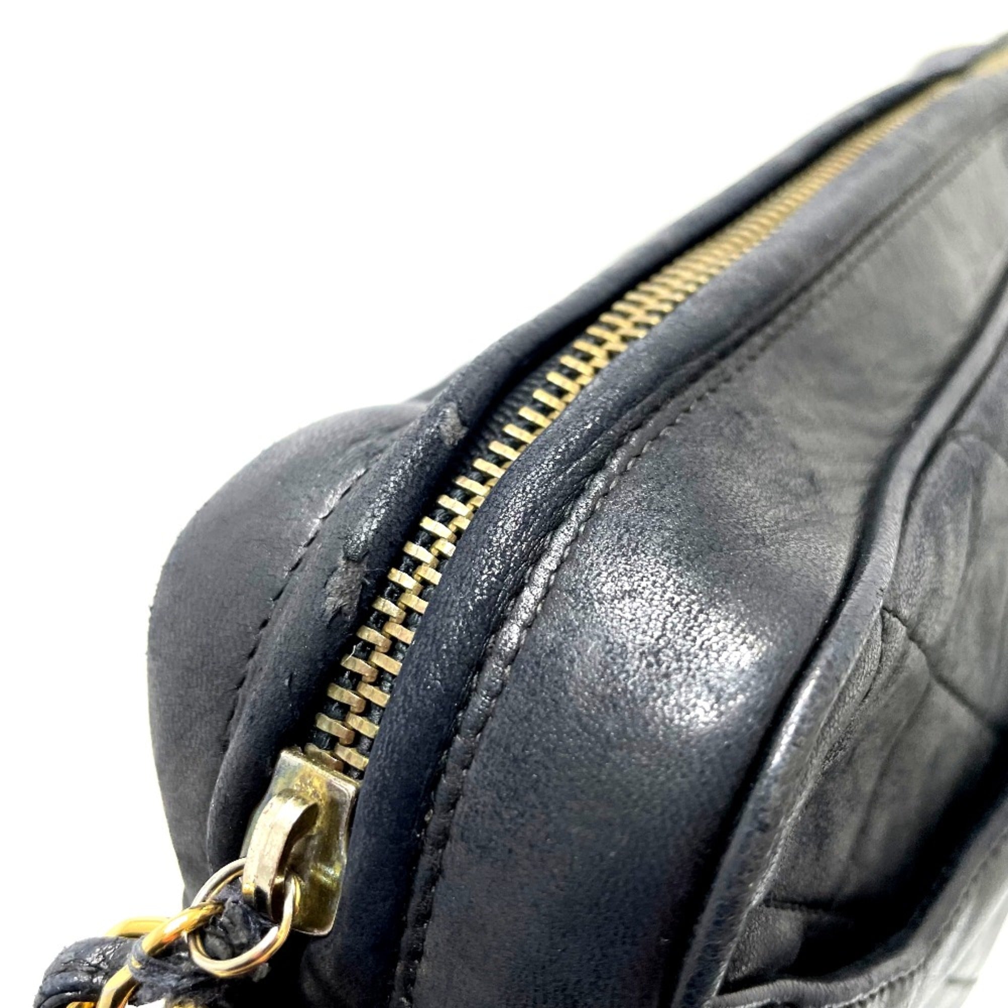 Chanel Black Leather Shoulder Bag (Pre-Owned)