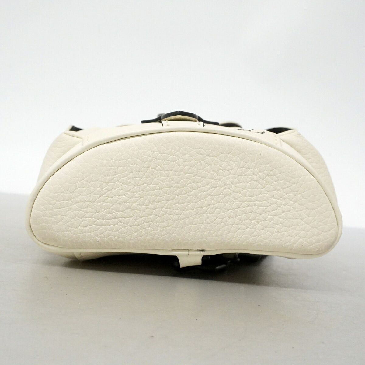 Louis Vuitton Blanc Sling Bag (Pre-Owned)
