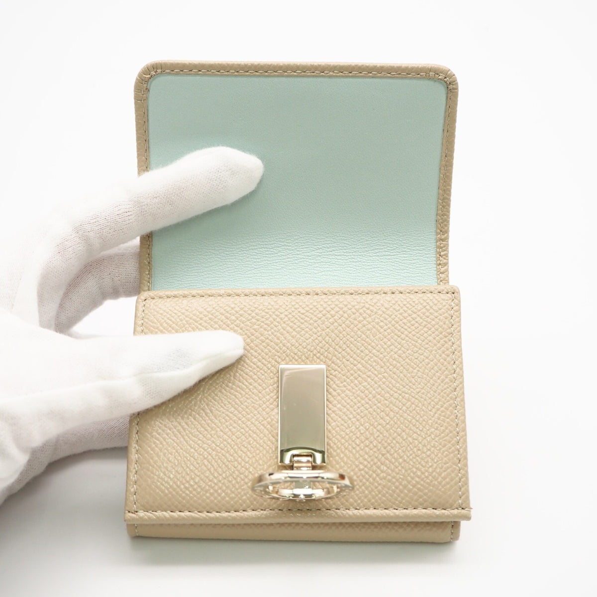 Bvlgari Bvlgari Bvlgari Beige Leather Wallet (Tri-Fold) (Pre-Owned)