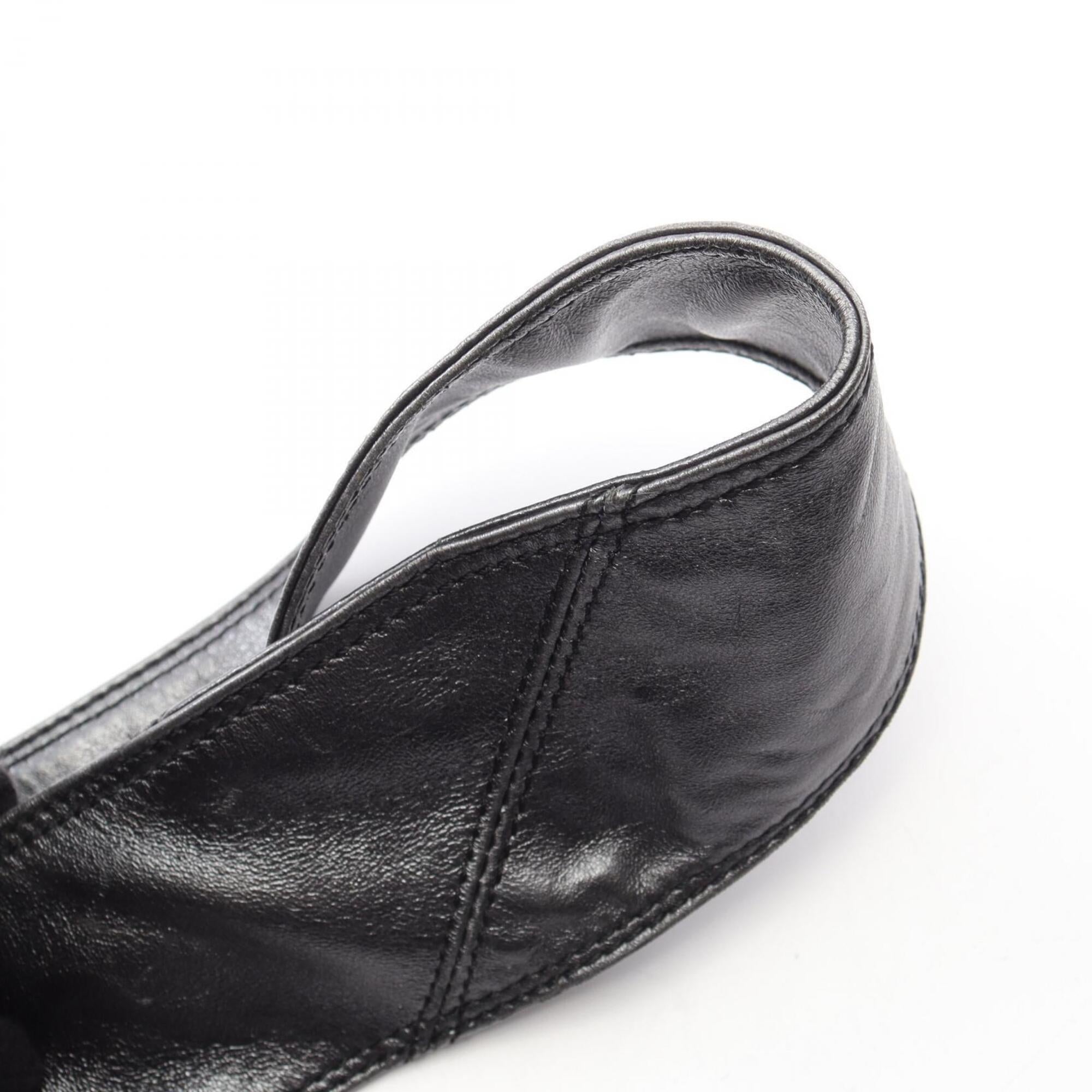 Chanel Black Leather Handbag Shoulder Bag (Pre-Owned)